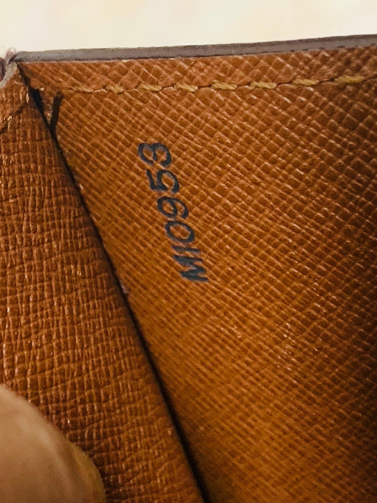 LOUIS VUITTON PORTE DOCUMENTS BUSINESS BAG