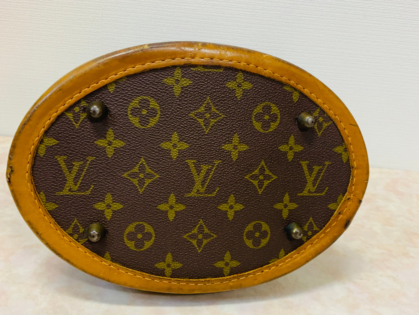 LOUIS VUITTON Bucket PM French Company