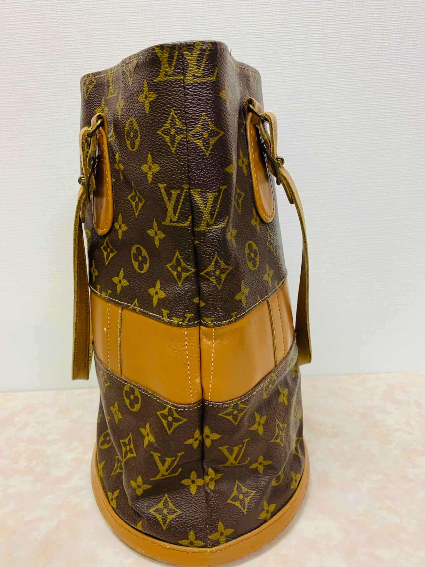 LOUIS VUITTON Bucket GM French and Company