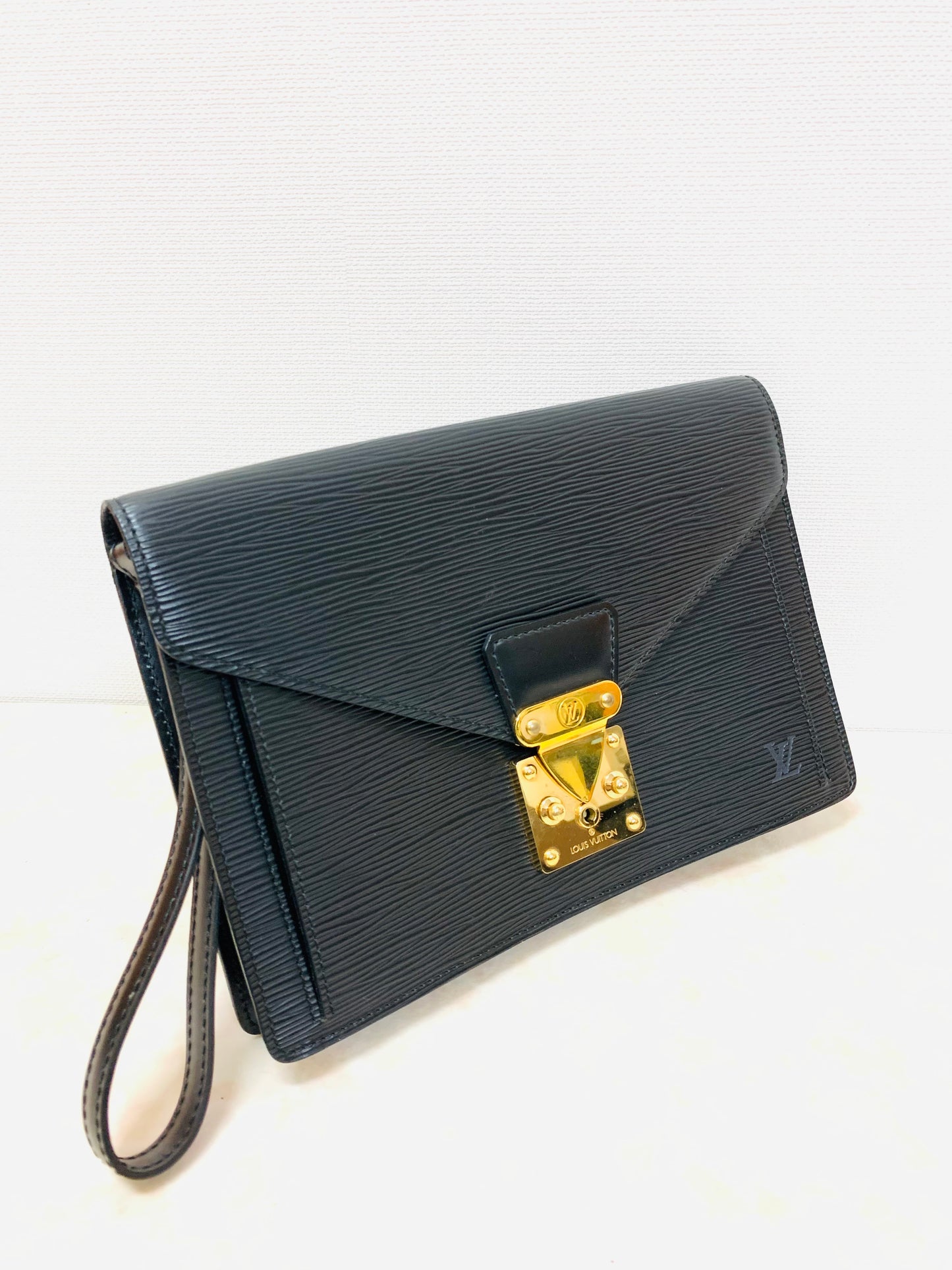 LOUIS VUITTON Serie Dragonne Epi Black Clutch