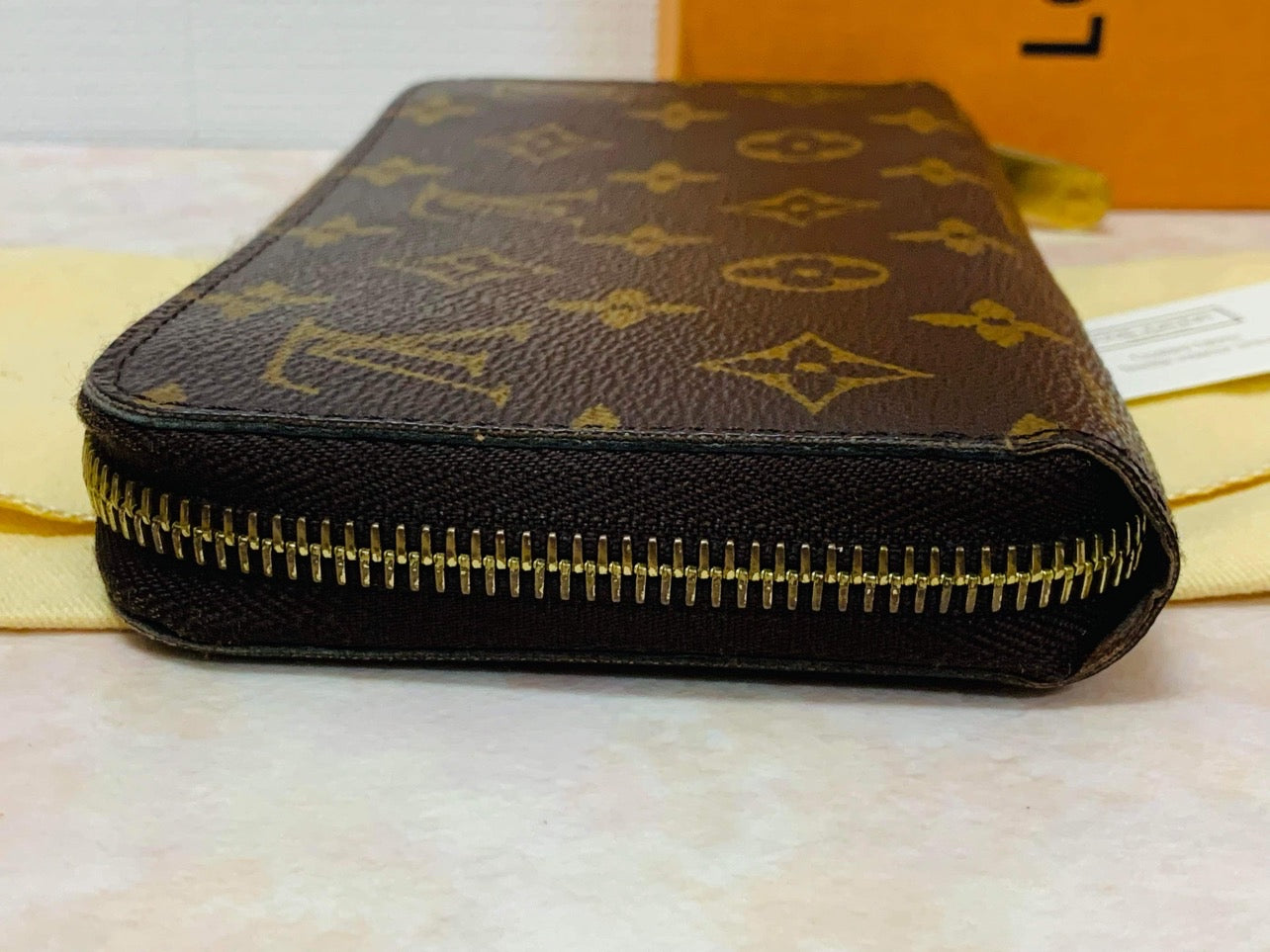 LOUIS VUITTON Zippy Wallet Monogram