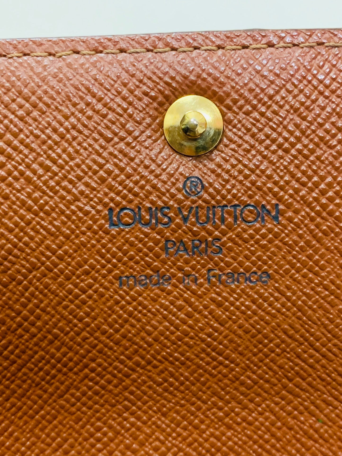 LOUIS VUITTON
Monogram Sarah Wallet