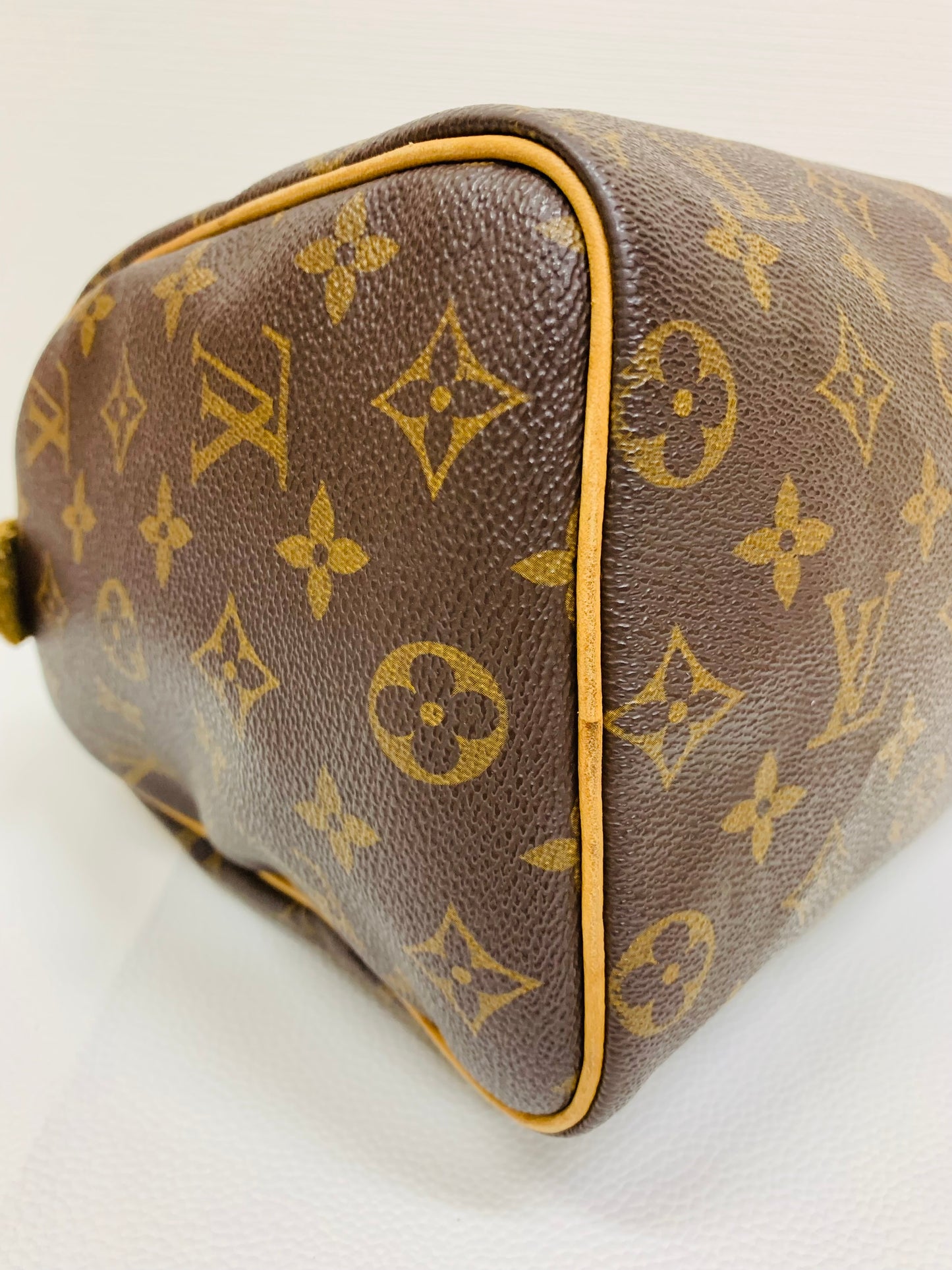 USED LOUIS VUITTON SPEEDY 25