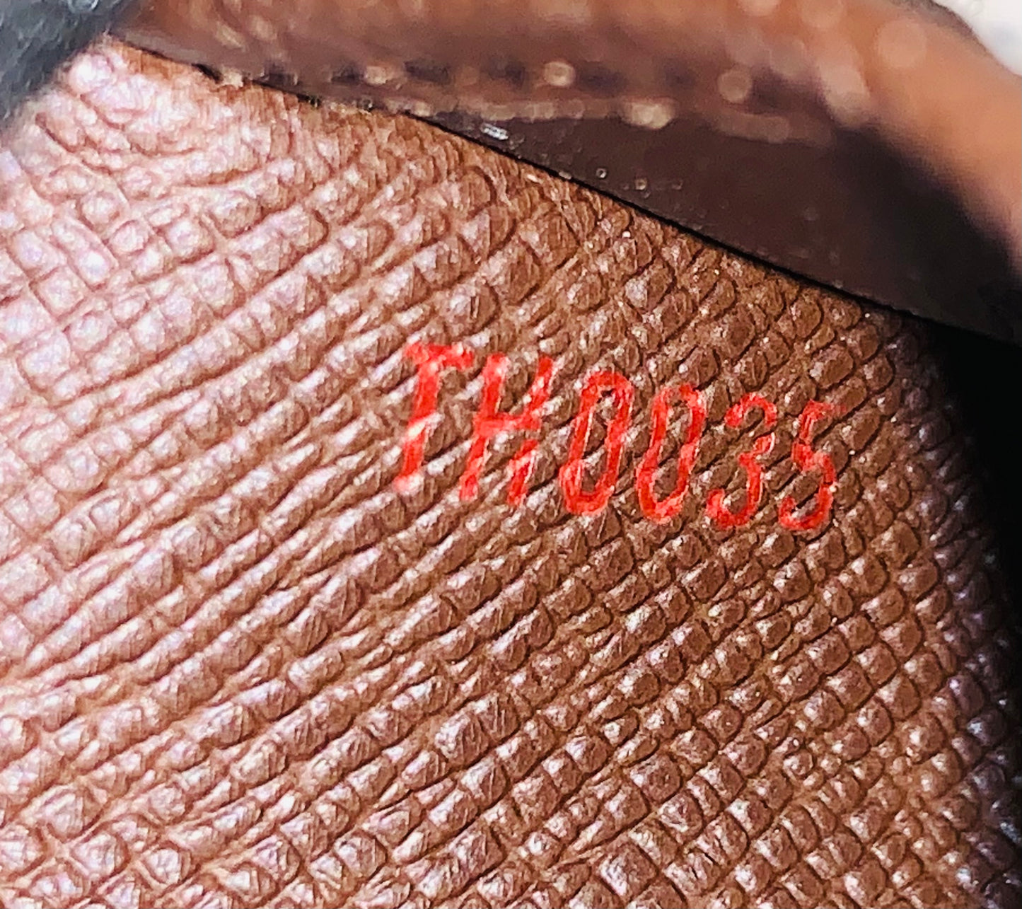 LOUIS VUITTON International wallet DE