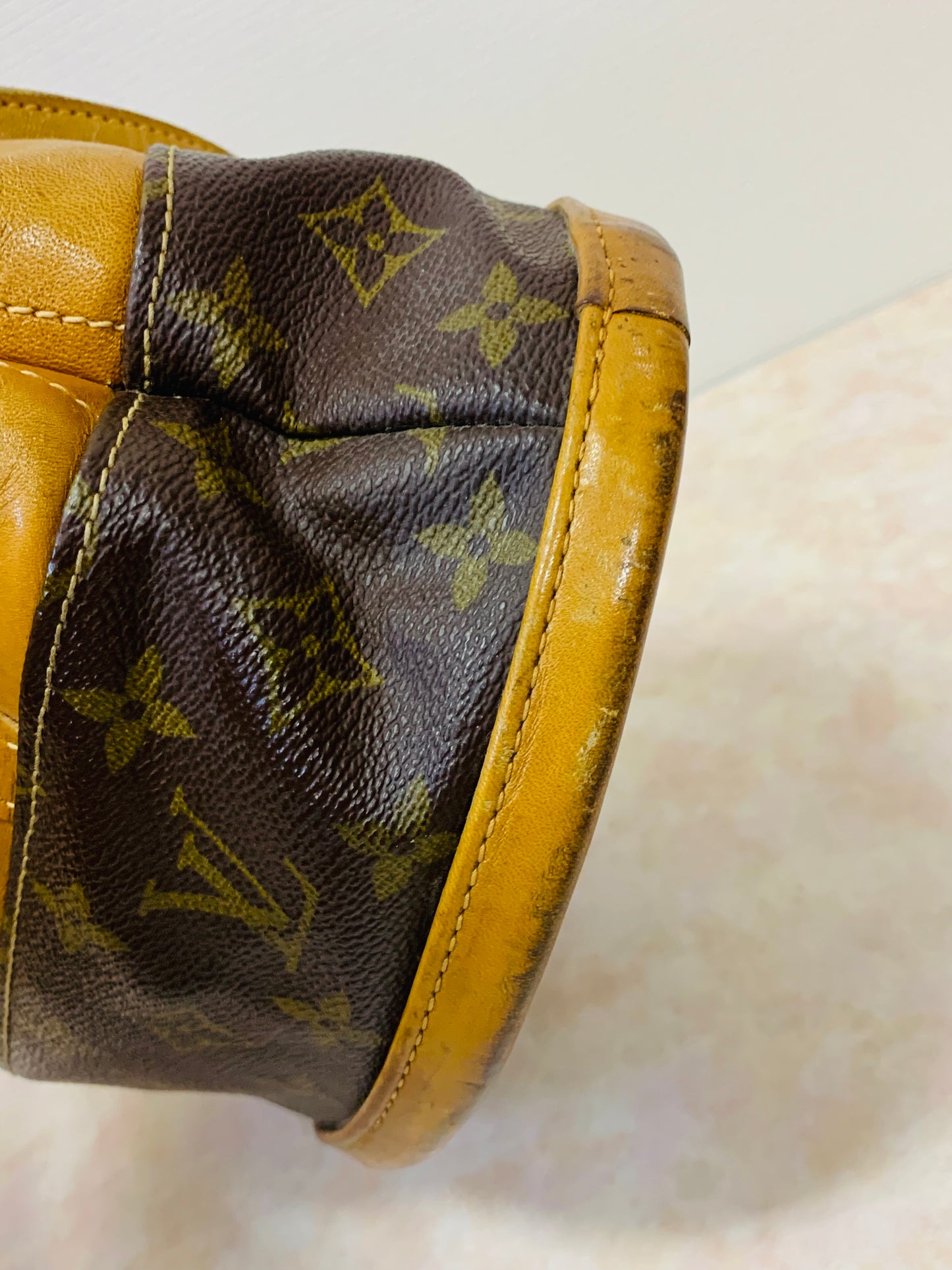 LOUIS VUITTON Bucket PM French Company