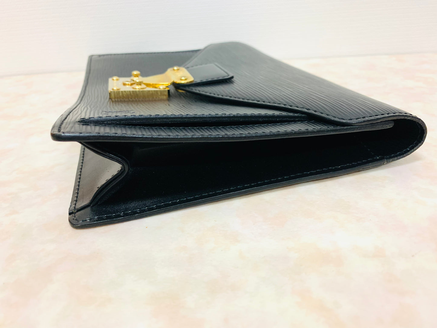 LOUIS VUITTON Serie Dragonne Epi Black Clutch