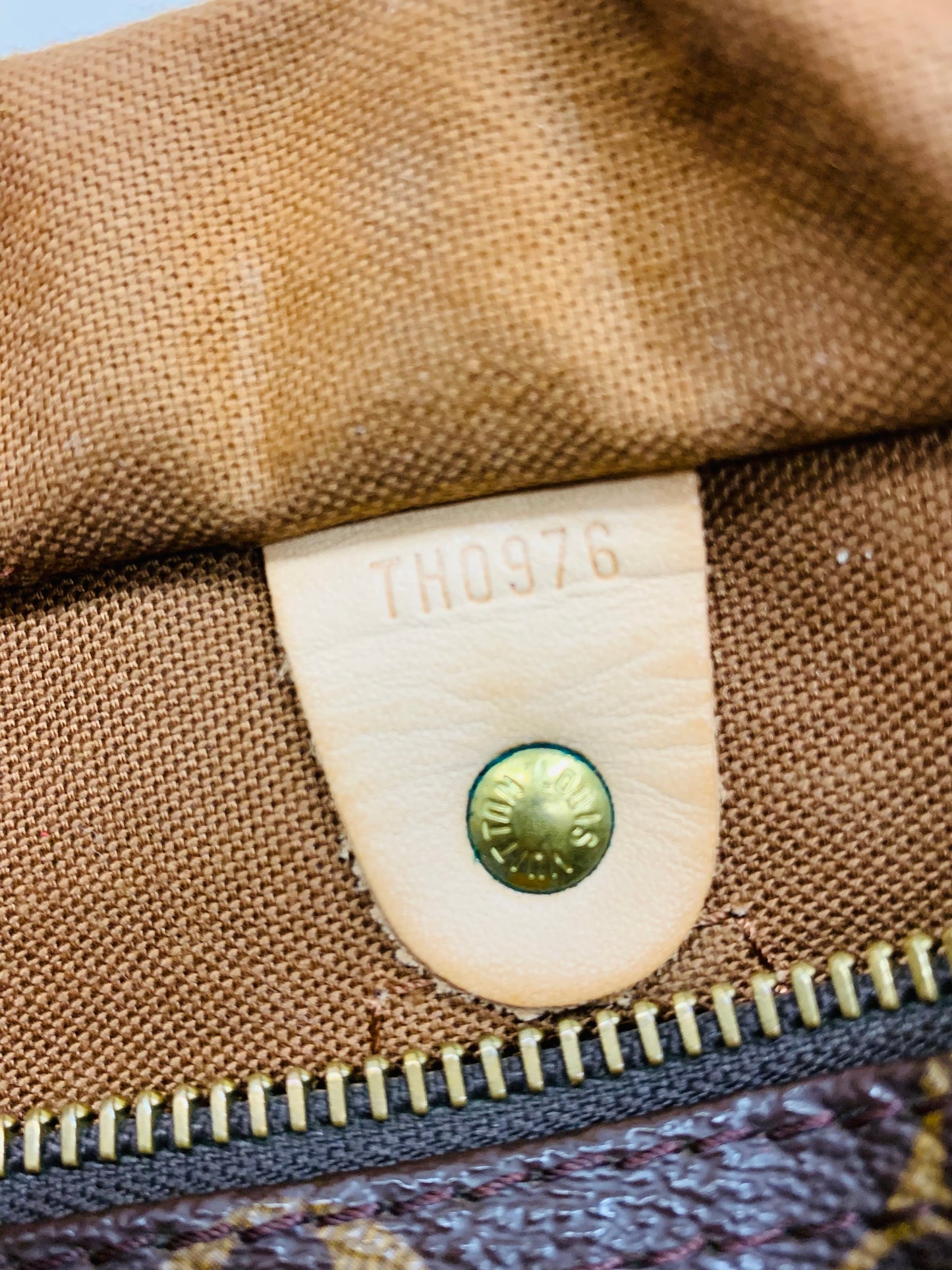 USED LOUIS VUITTON SPEEDY 25