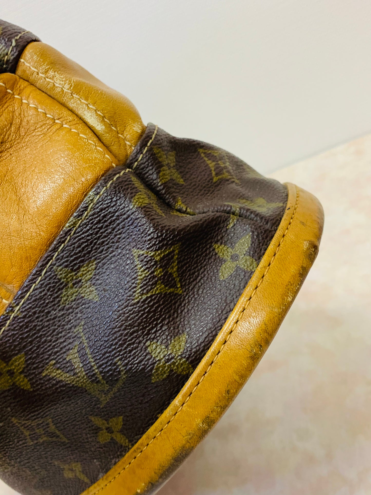 LOUIS VUITTON Bucket PM French Company