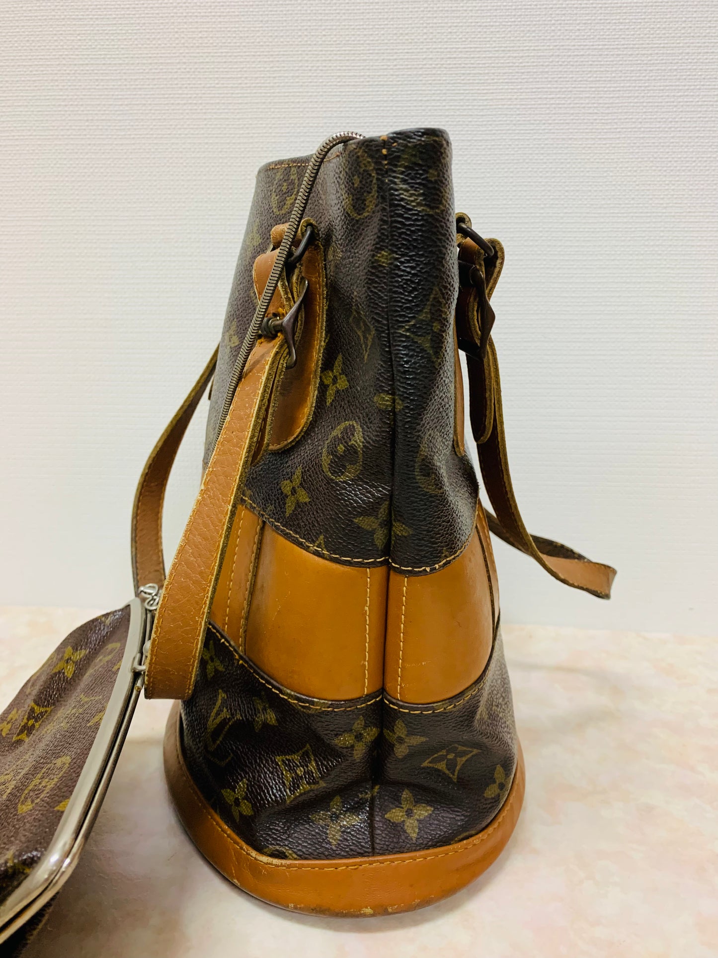 LOUIS VUITTON Bucket PM French &Co with Kiss lock pouch