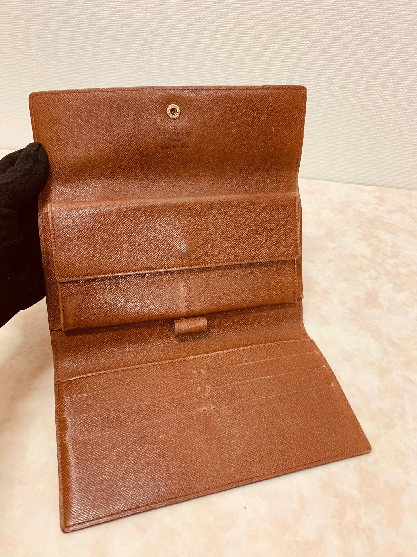 LOUIS VUITTON
Monogram Porte Tresor International Wallet