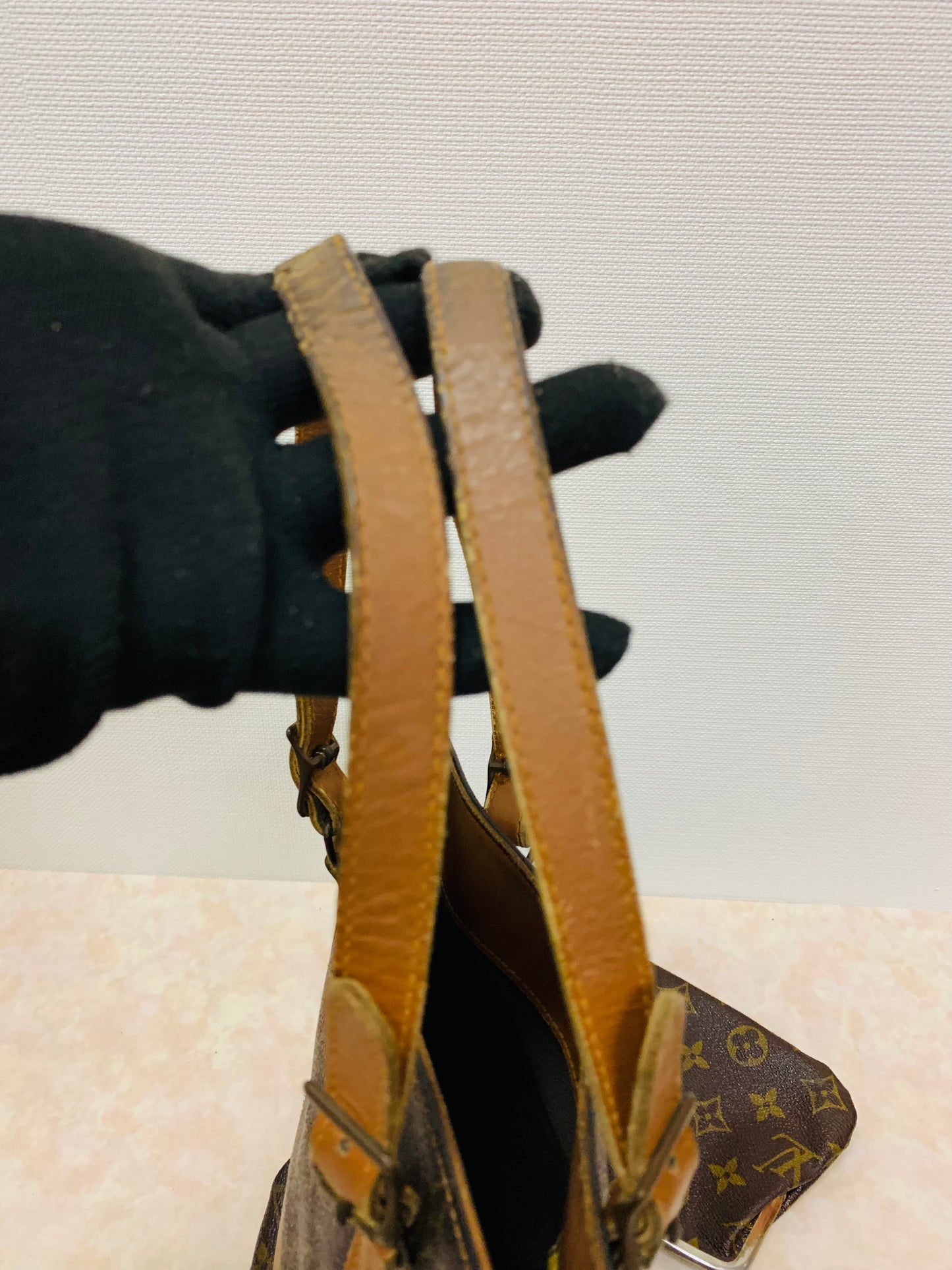 LOUIS VUITTON Bucket PM French &Co with Kiss lock pouch