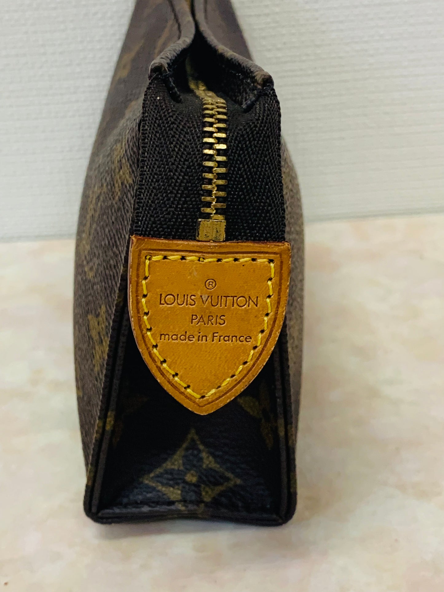 LOUIS VUITTON TOILETRY 15