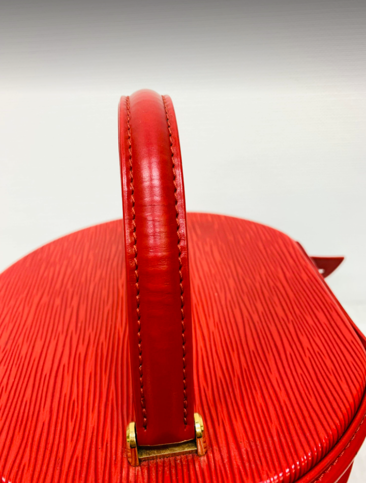 ❇️Cannes Vanity bag in Epi Red❇️