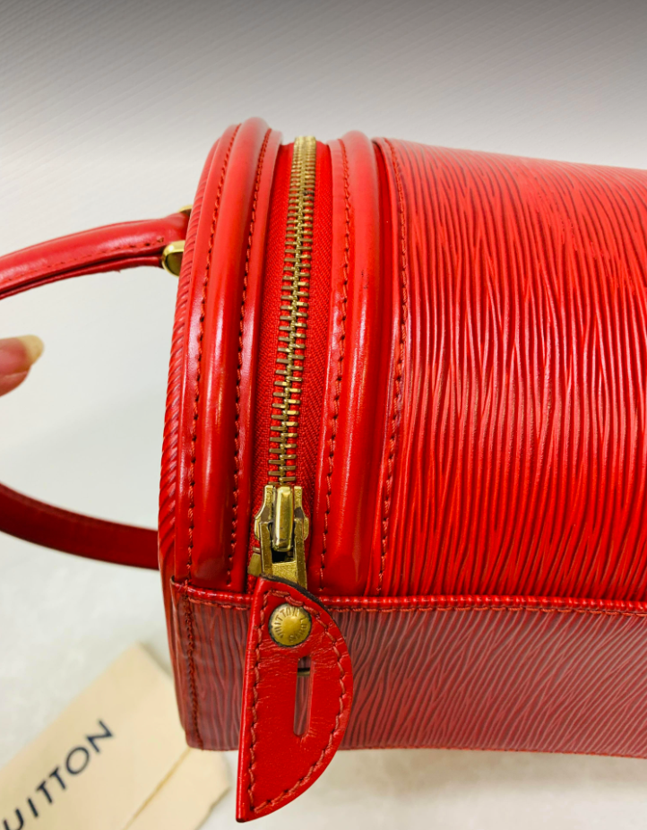 ❇️Cannes Vanity bag in Epi Red❇️