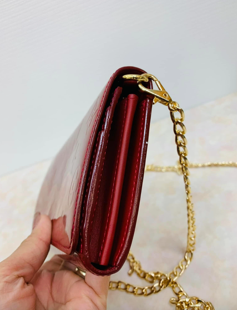 ❇️Vernia Crossbody Chain Wallet ❇️