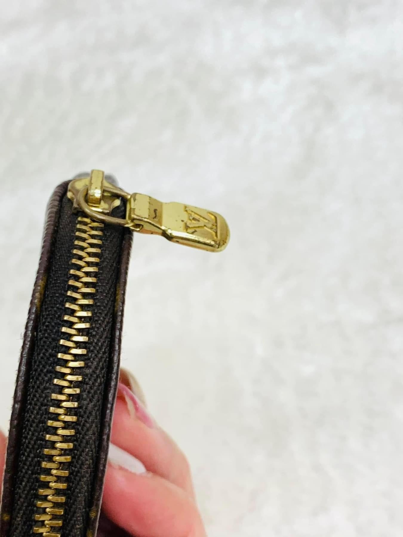 LOUIS VUITTON Round Coin Purse