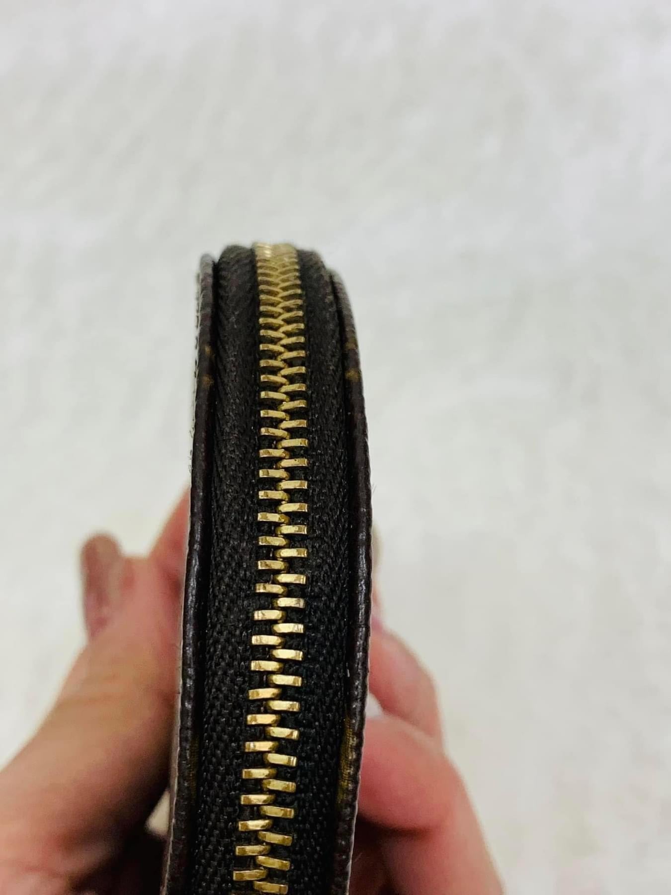 LOUIS VUITTON Round Coin Purse