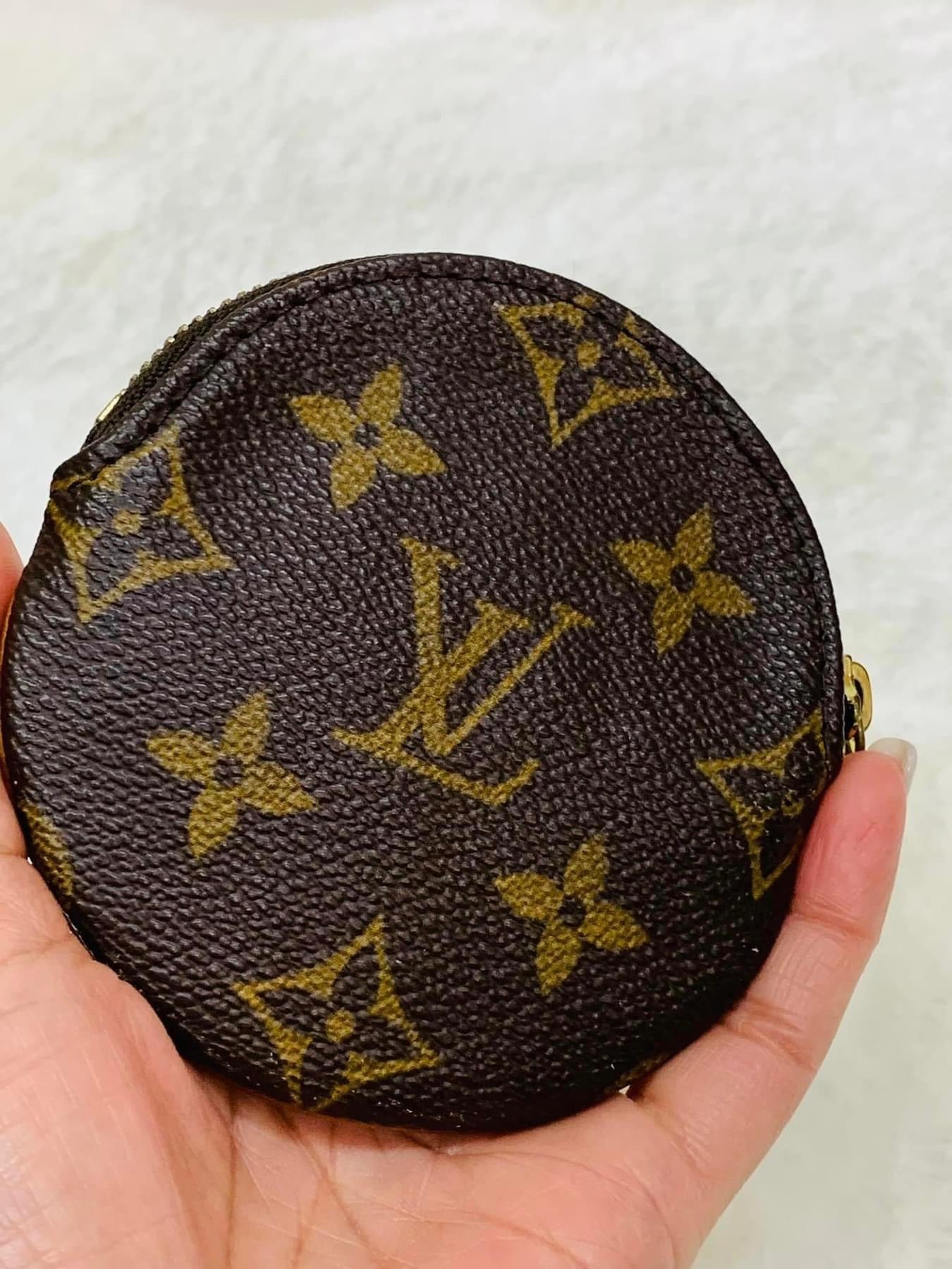 LOUIS VUITTON Round Coin Purse