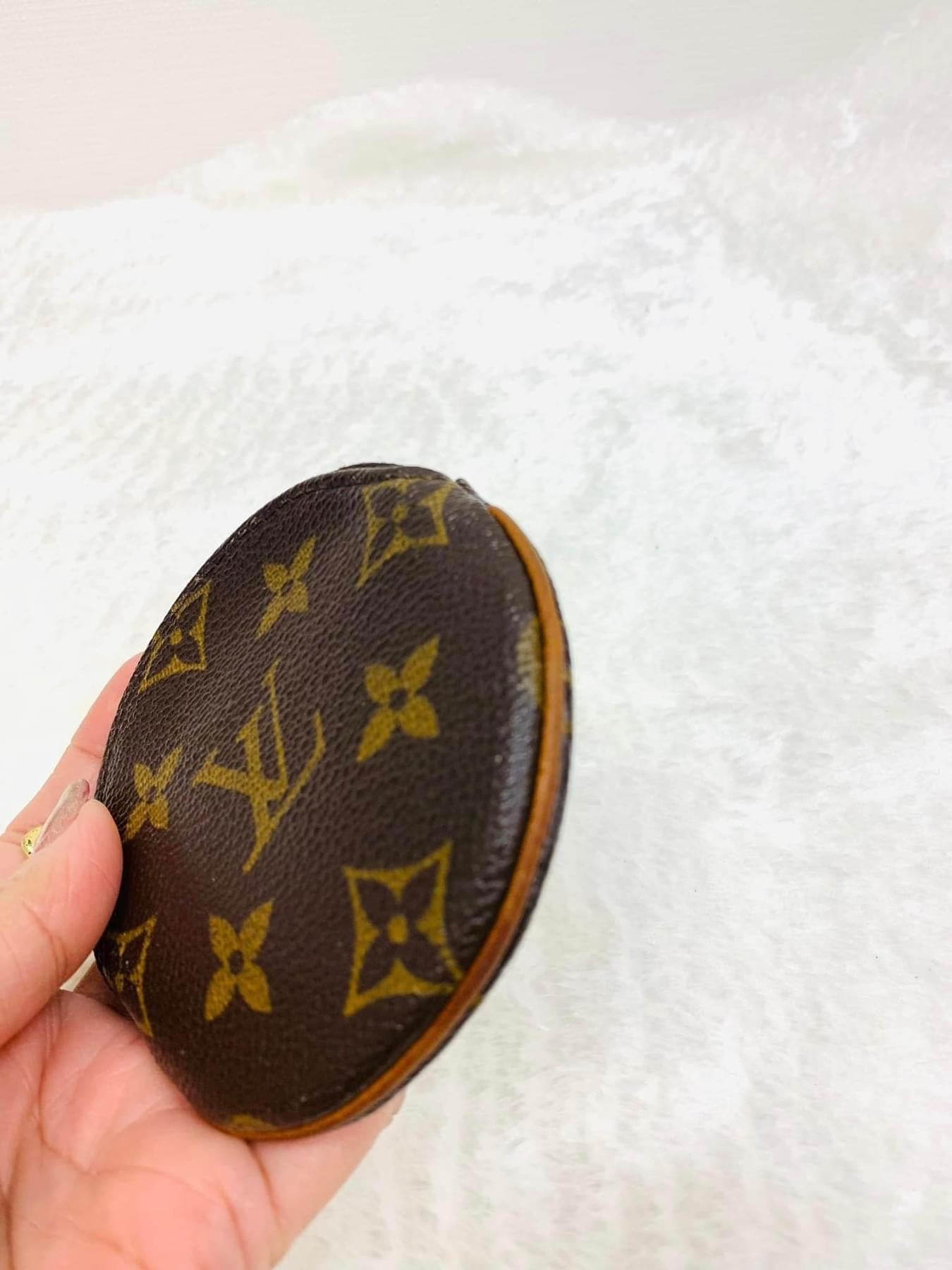 LOUIS VUITTON Round Coin Purse