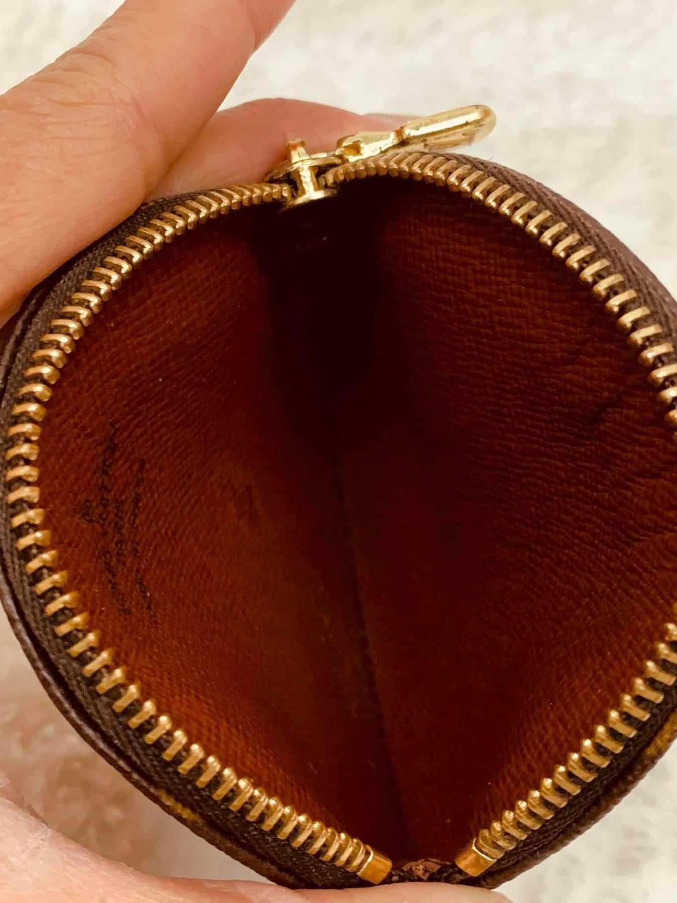 LOUIS VUITTON Round Coin Purse