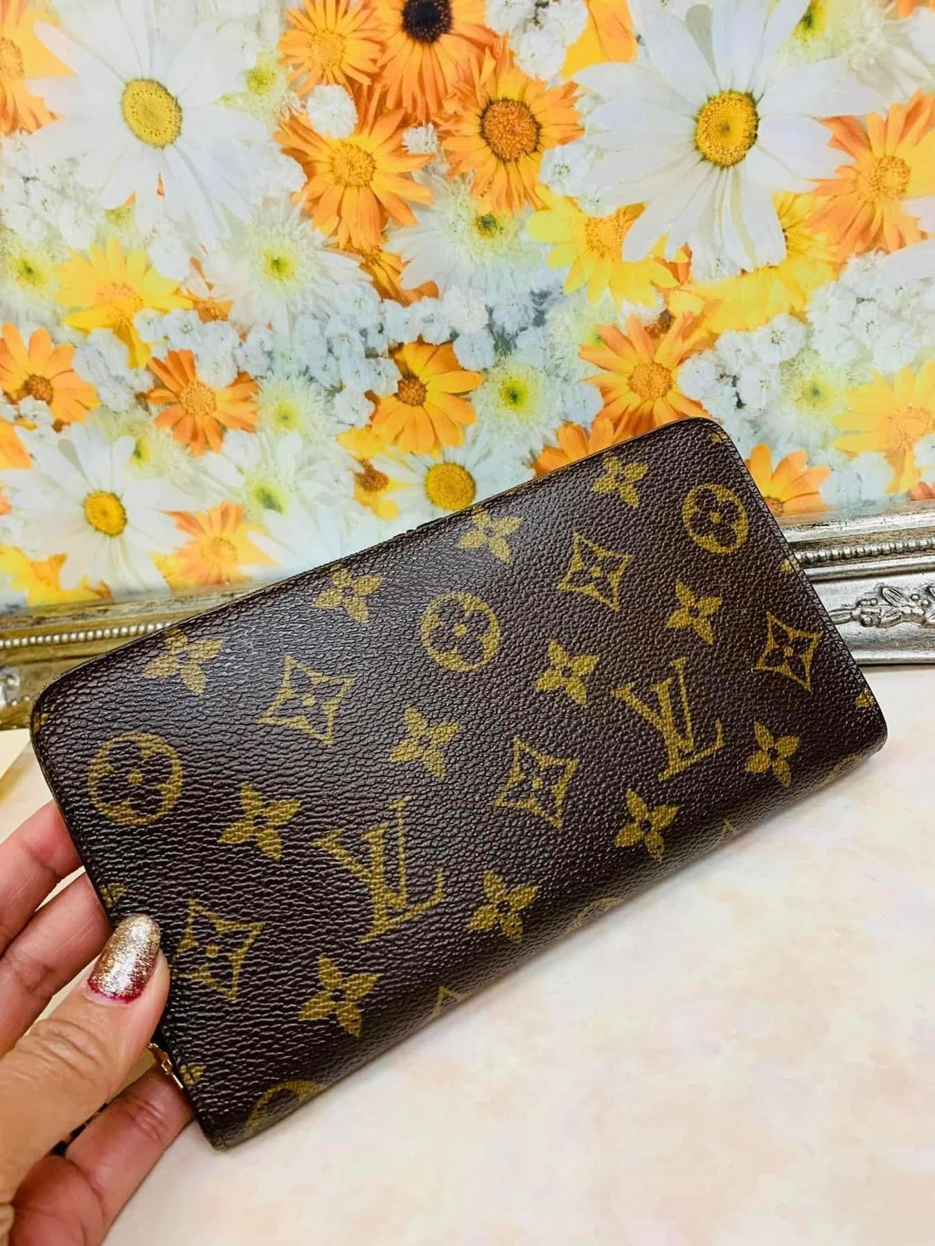 LOUIS VUITTON Zippy Compact wallet old model
