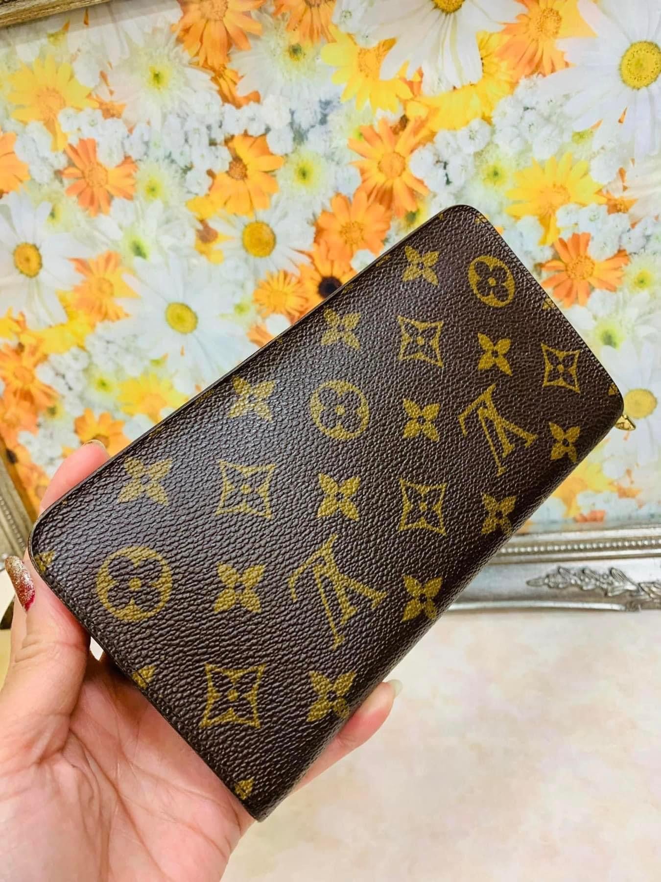 LOUIS VUITTON Zippy Compact wallet old model