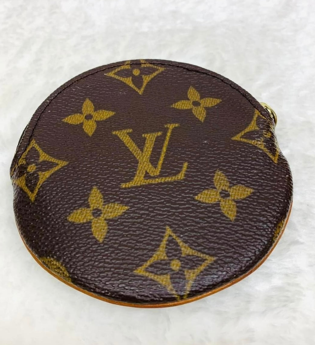 LOUIS VUITTON Round Coin Purse
