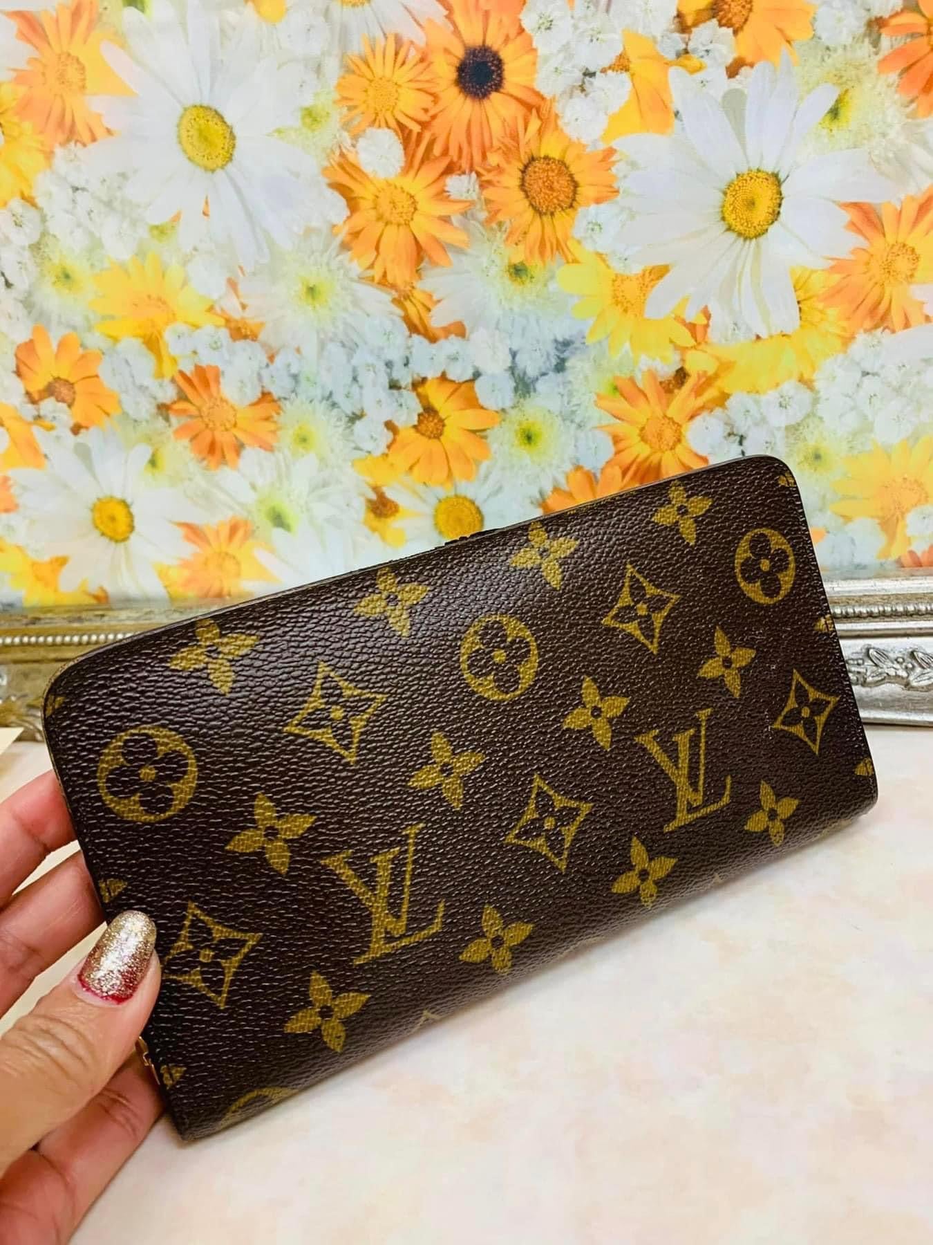 LOUIS VUITTON Zippy Compact wallet old model