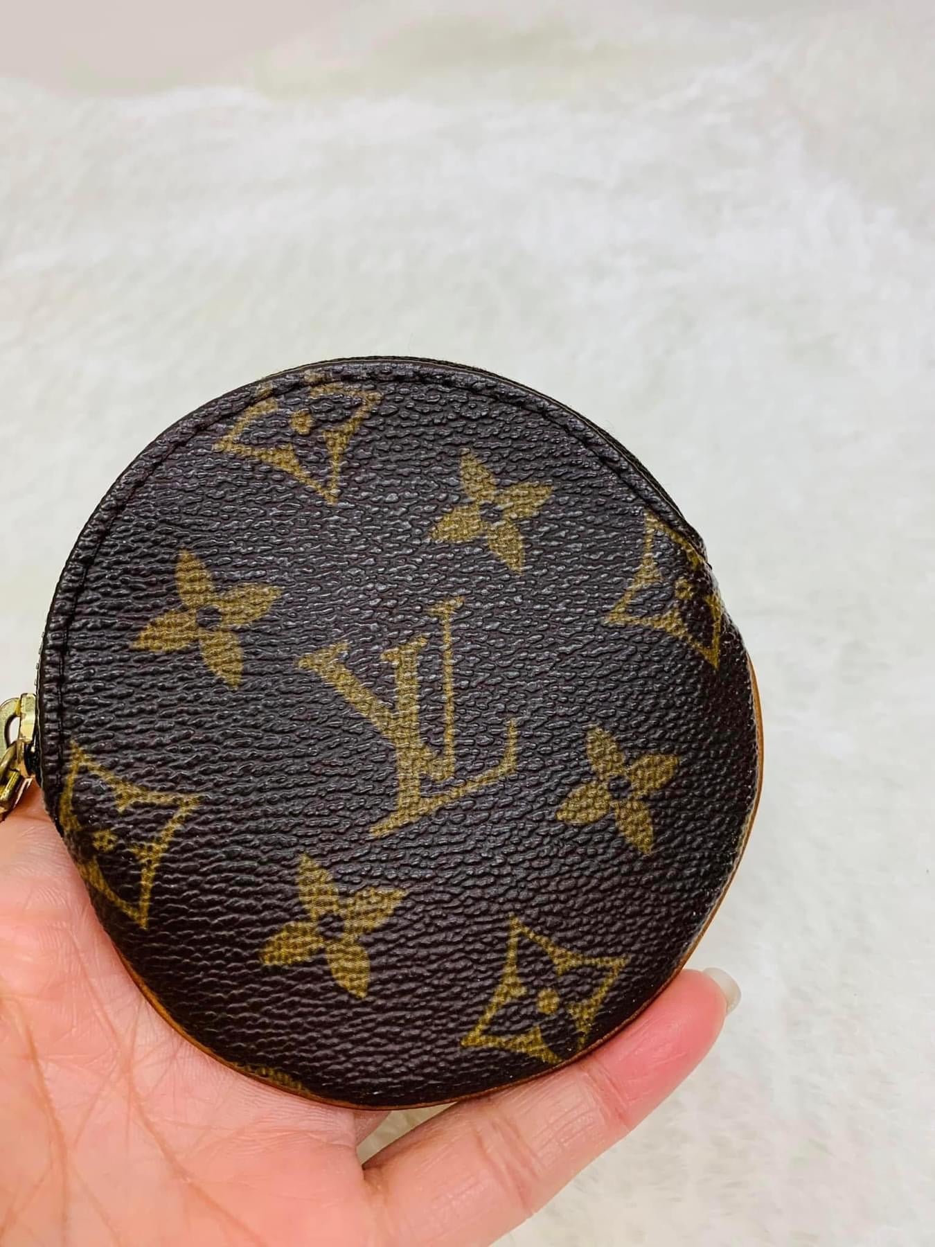 LOUIS VUITTON Round Coin Purse