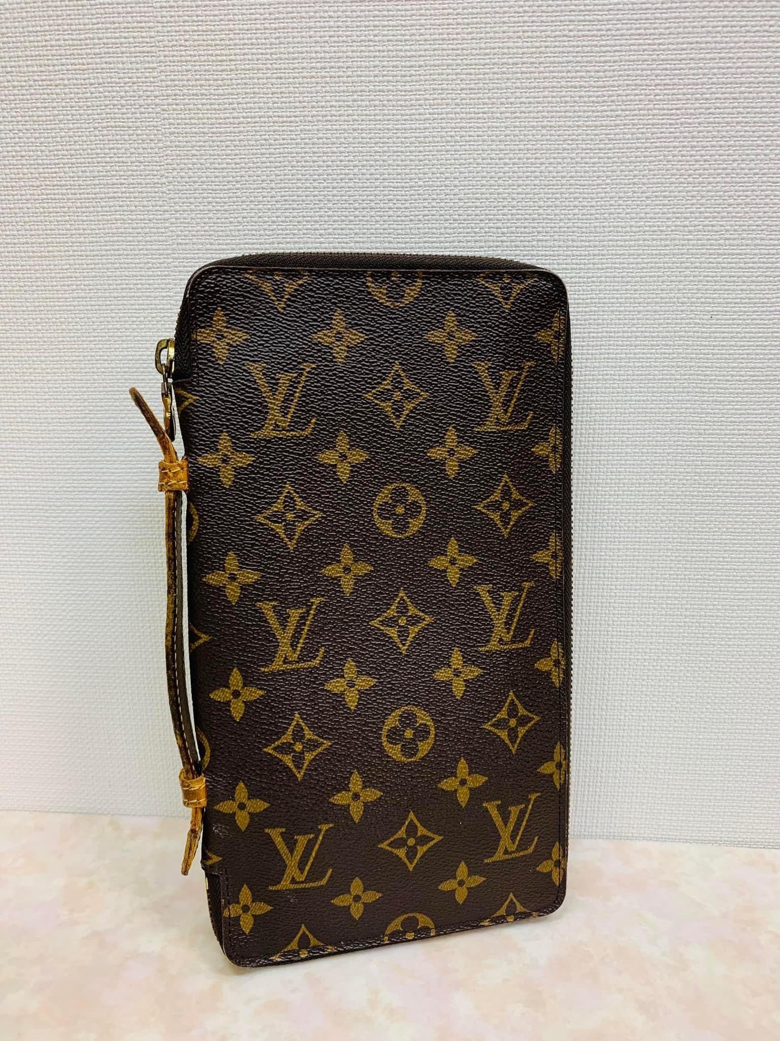 Lv Or Other High End 'travel Organizer