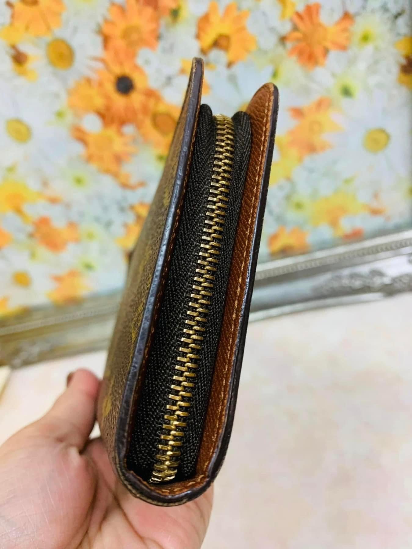 LOUIS VUITTON Zippy Compact wallet old model