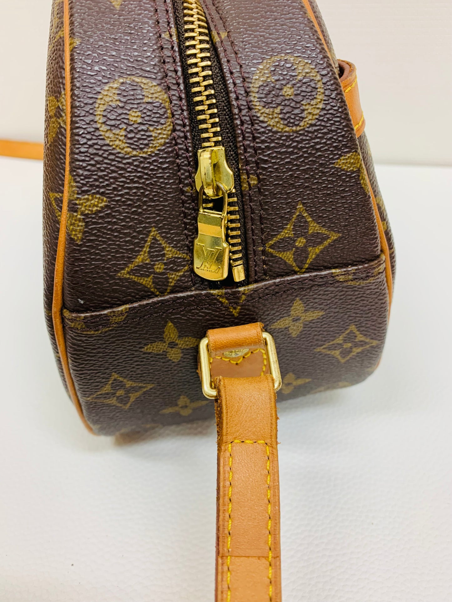 USED LOUIS VUITTON BLOIS