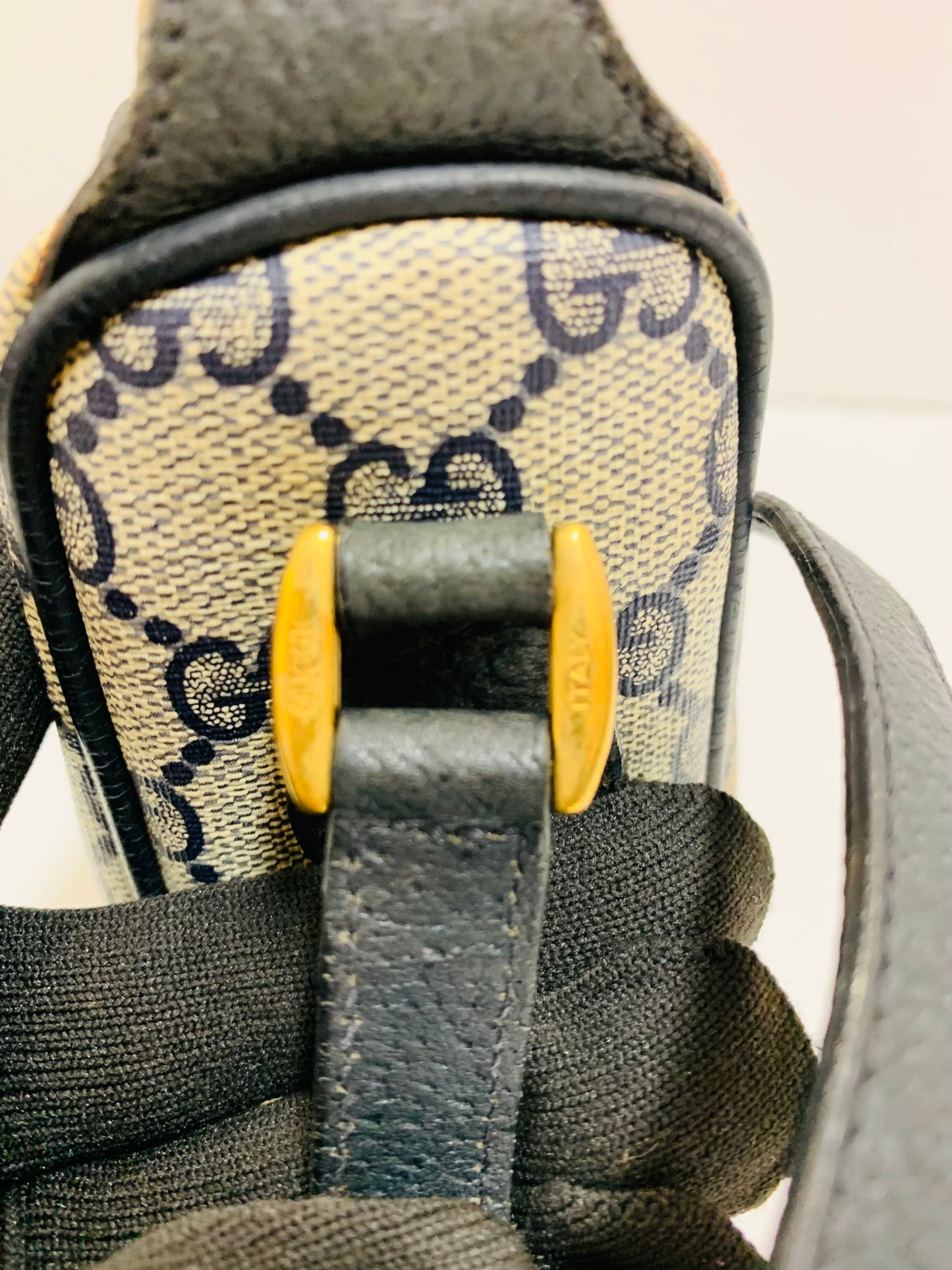 GUCCI GG Supreme Sherry Line Shoulder Bag