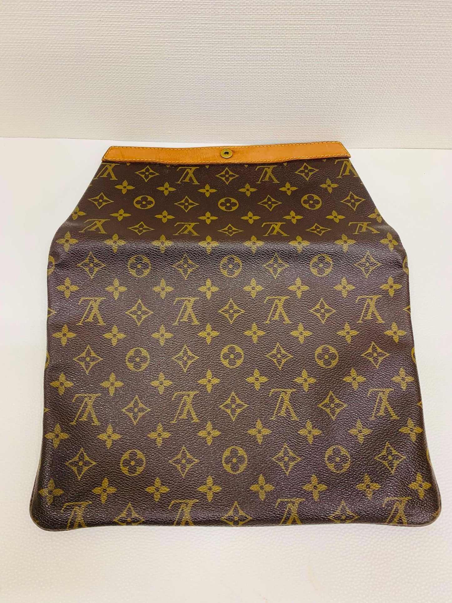 Authentic Louis Vuitton Vintage Pleante Clutch bag