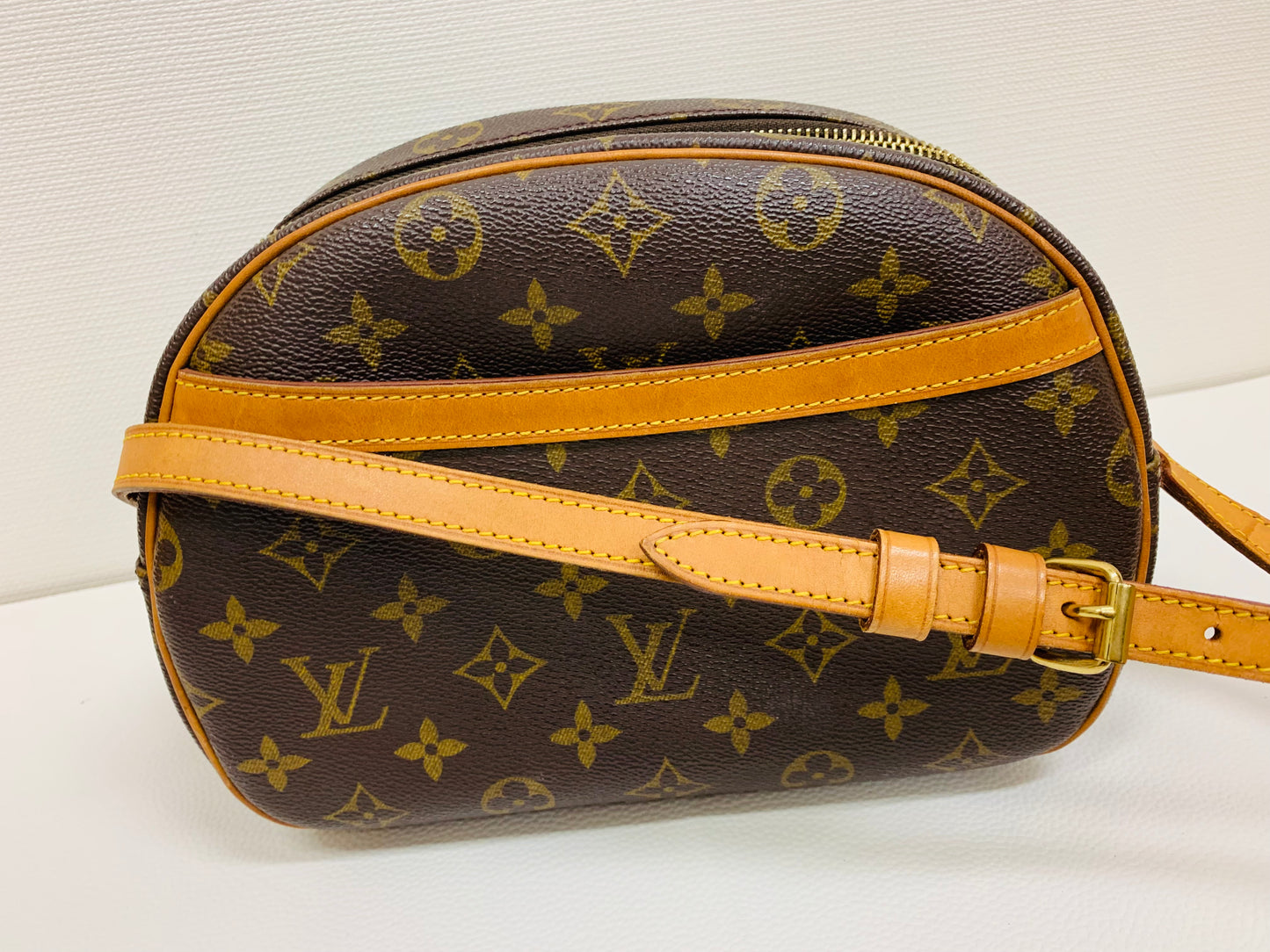 USED LOUIS VUITTON BLOIS