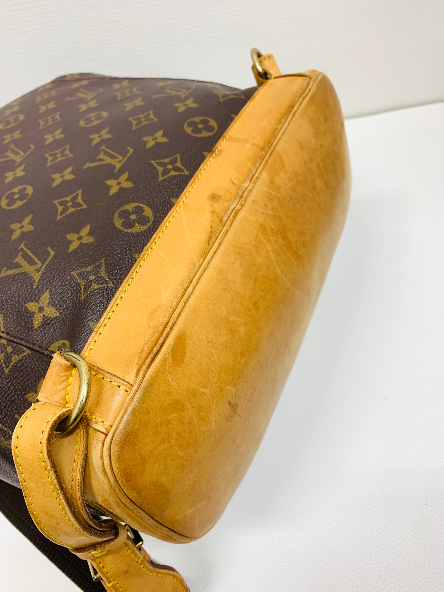 USED LOUIS VUITTON MONTSOURIES GM