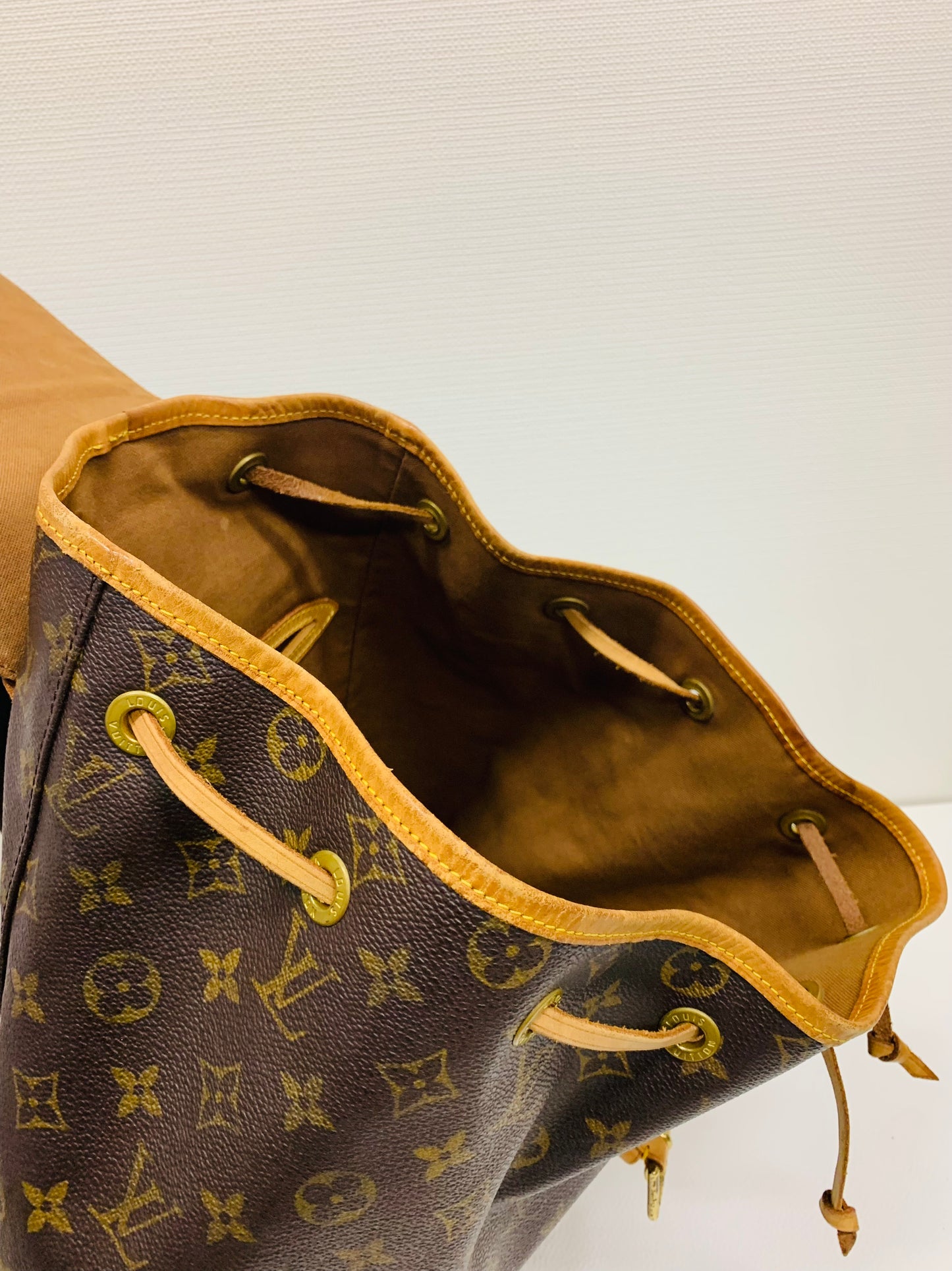 USED LOUIS VUITTON MONTSOURIES GM