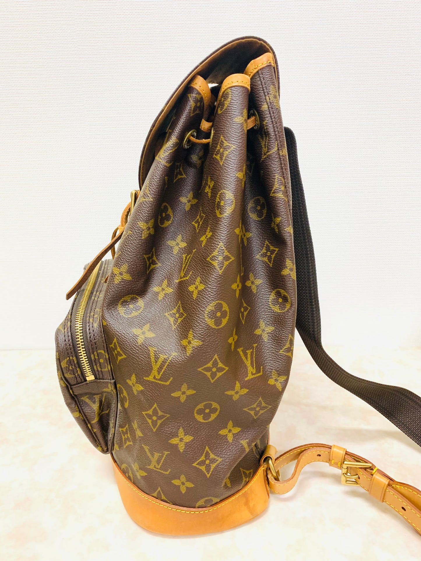 LOUIS VUITTON Montsouris GM