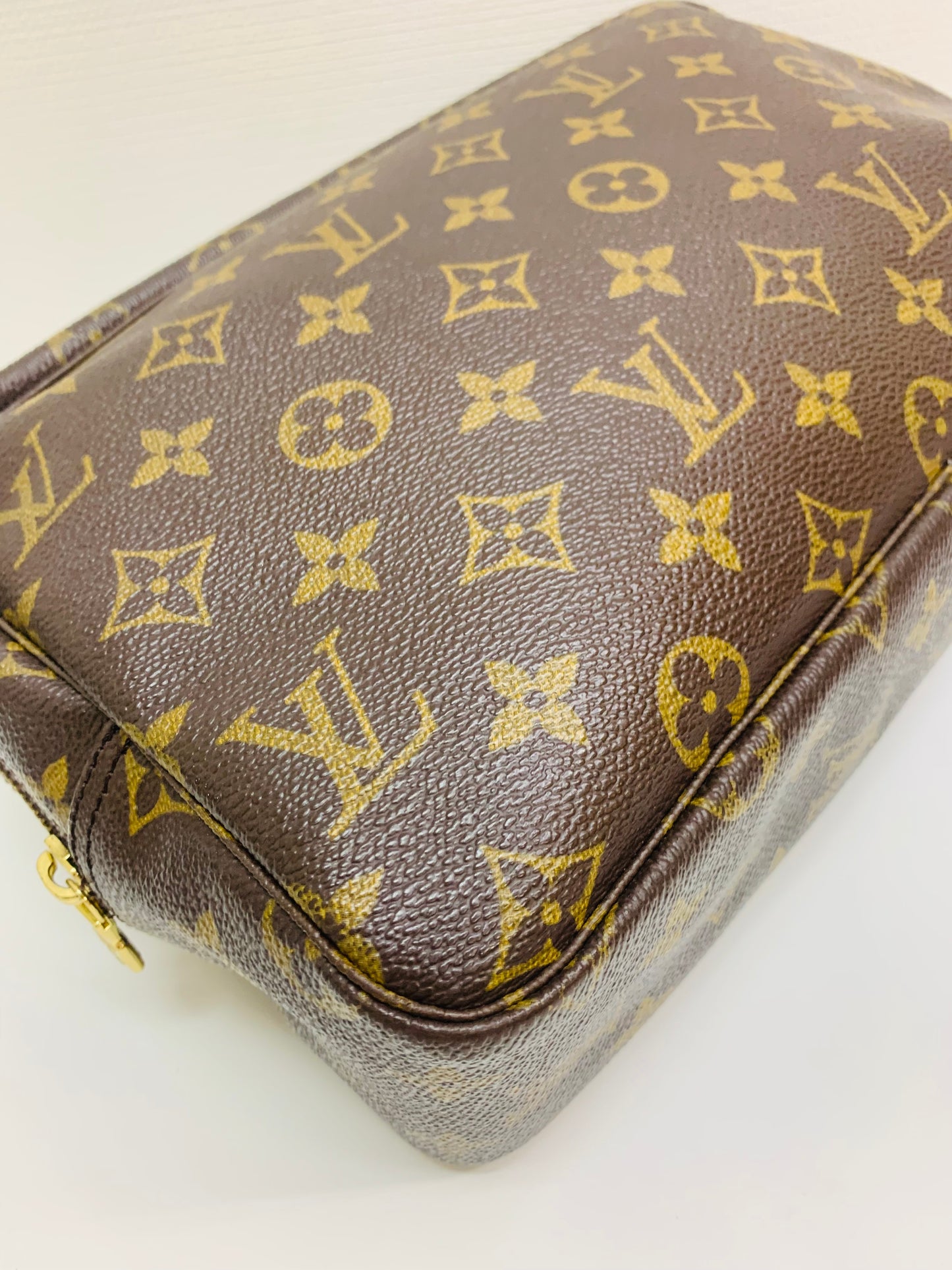 LOUIS VUITTON Trousse 28