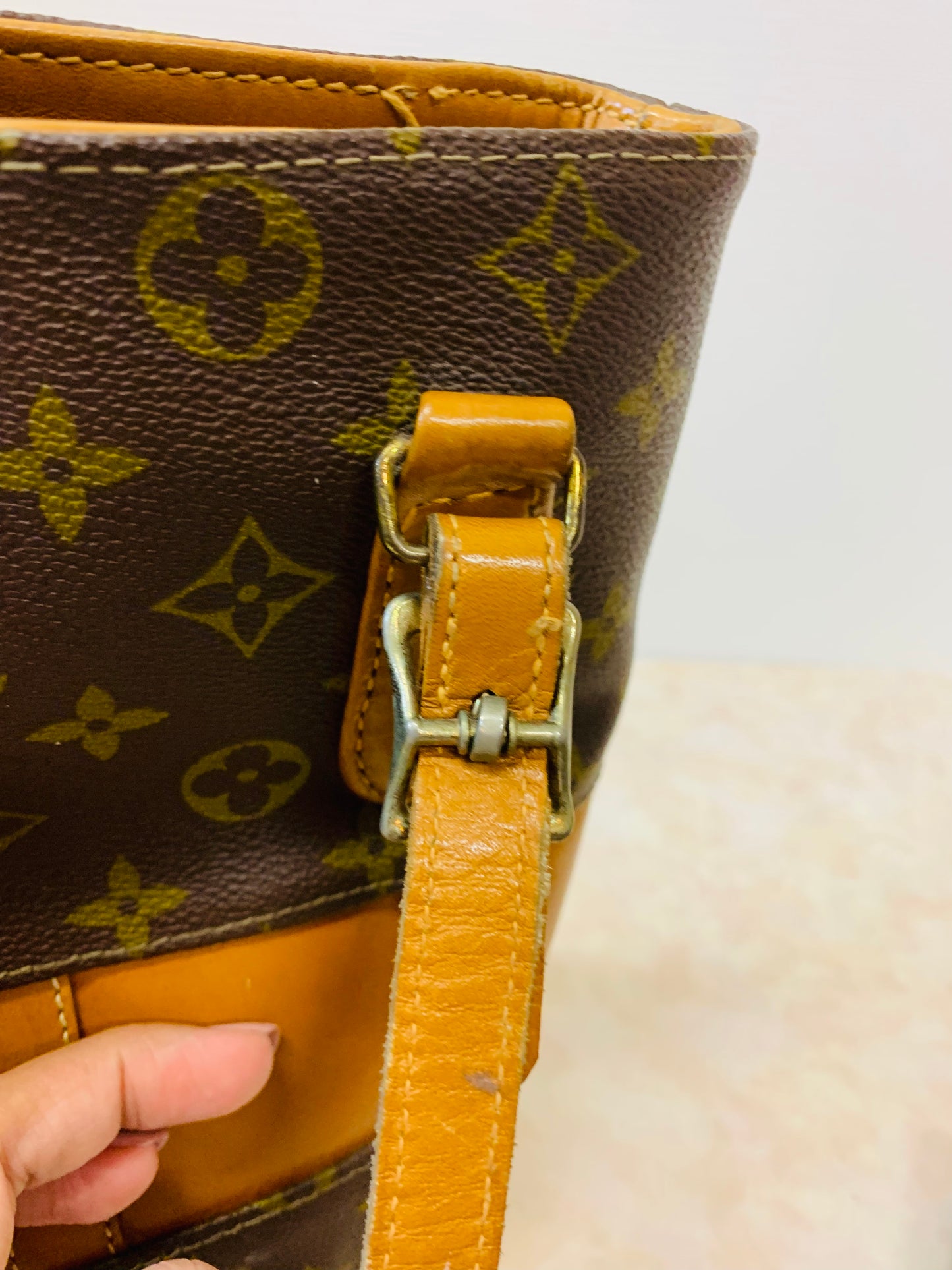 LOUIS VUITTON Bucket PM French Company