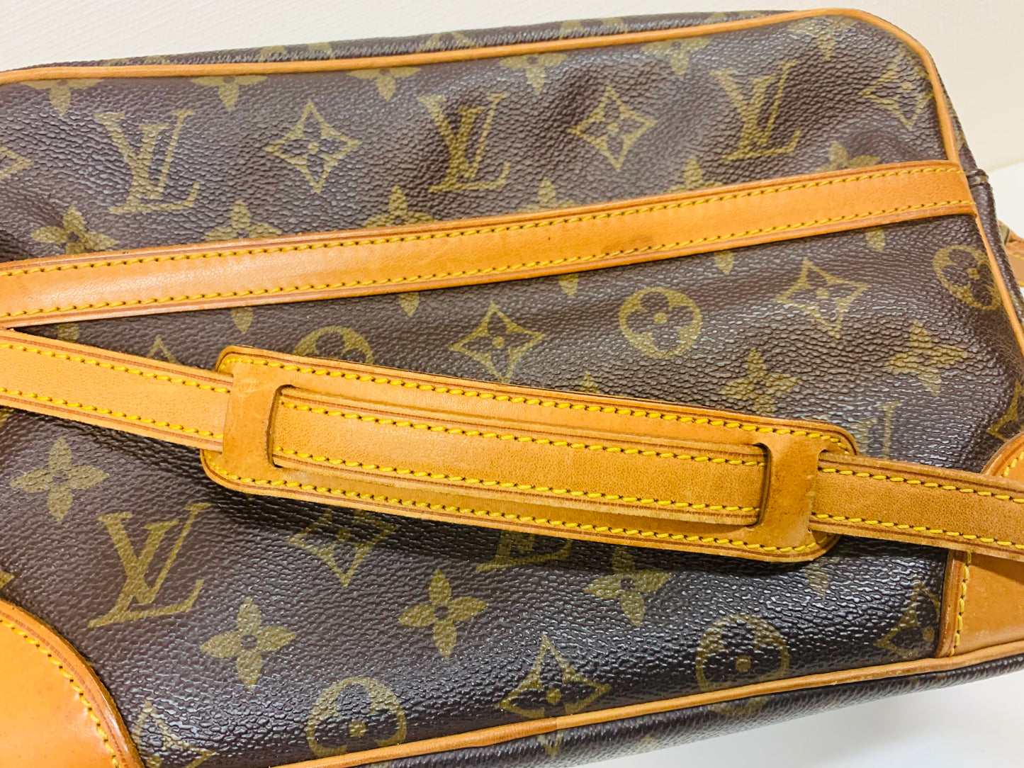 USED LOUIS VUITTON TROCADERO 27