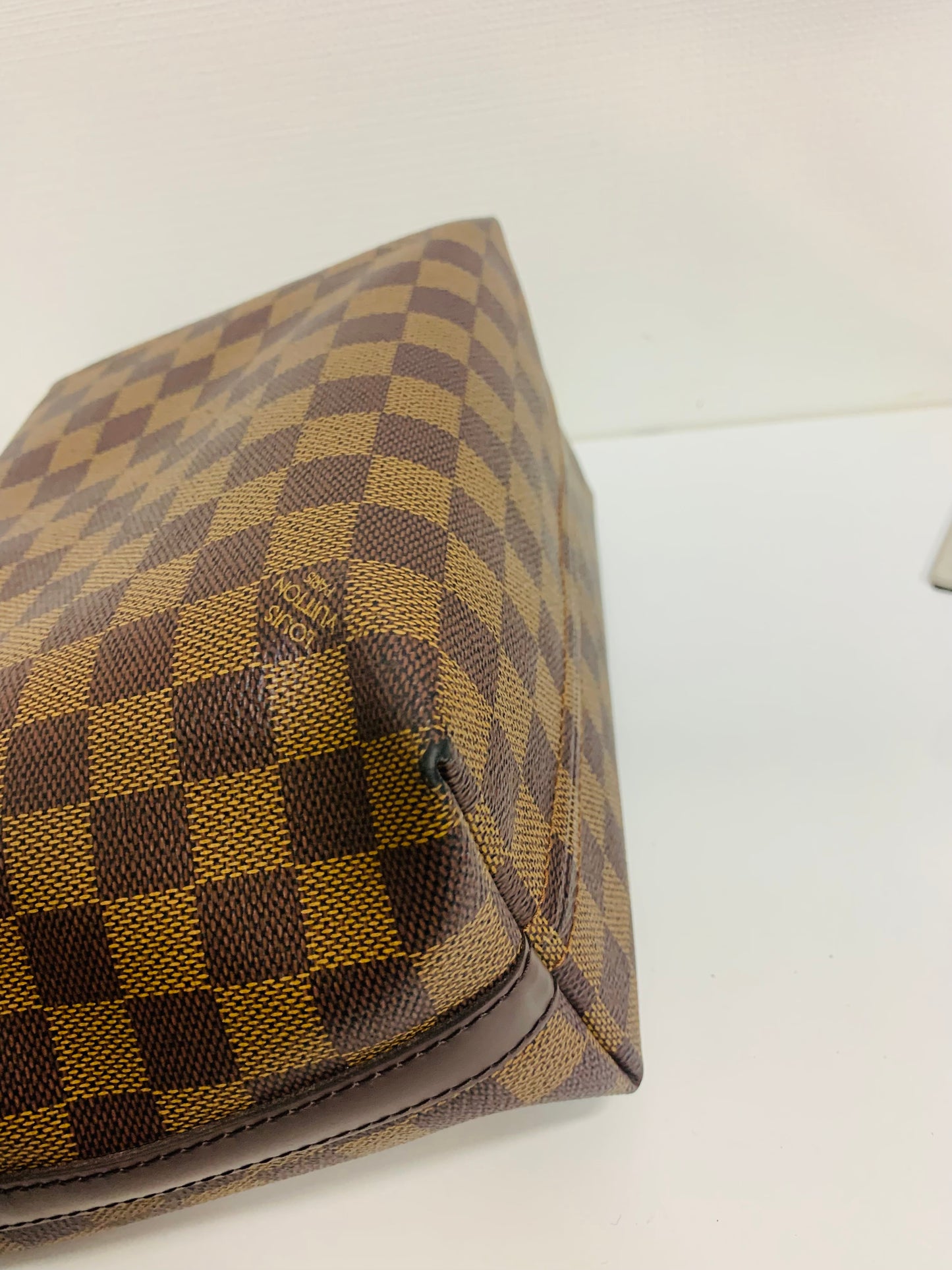 Louis Vuitton Damier Ebene Illovo MM