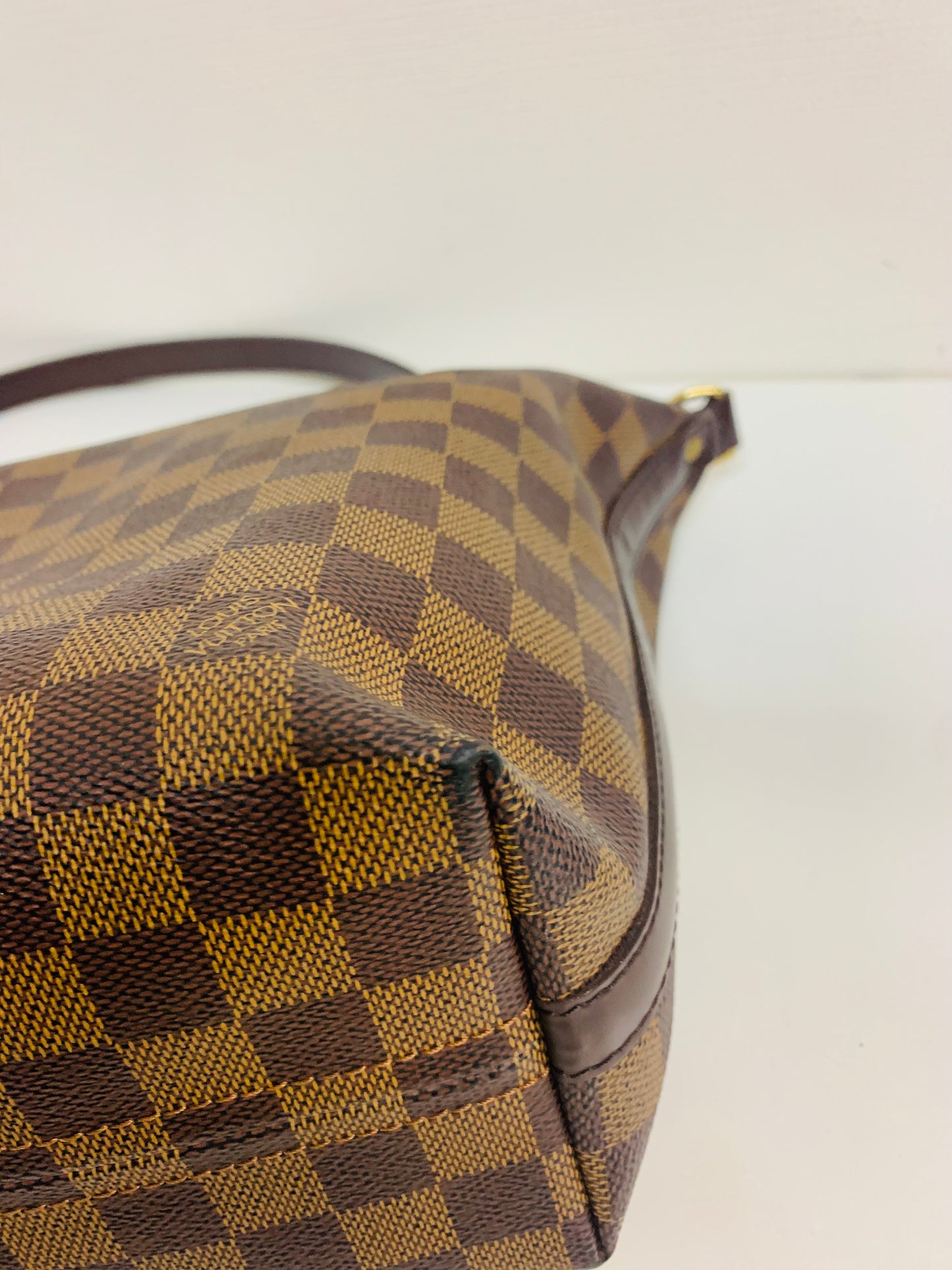 Louis Vuitton Damier Ebene Illovo MM