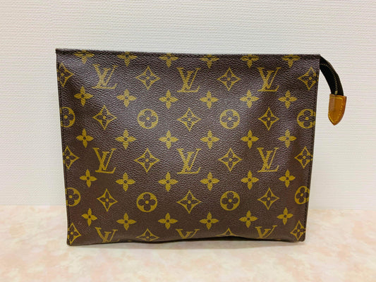 LOUIS VUITTON TOILETRY 26
