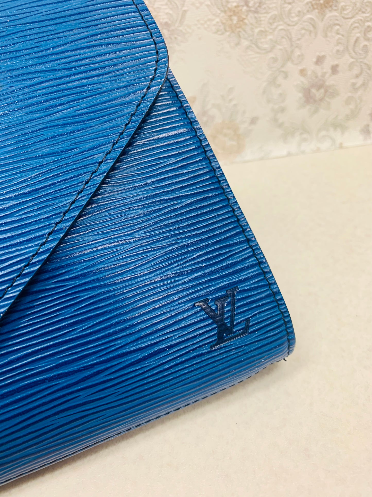 Louis Vuitton Epi  Art Deco clutch Blue
