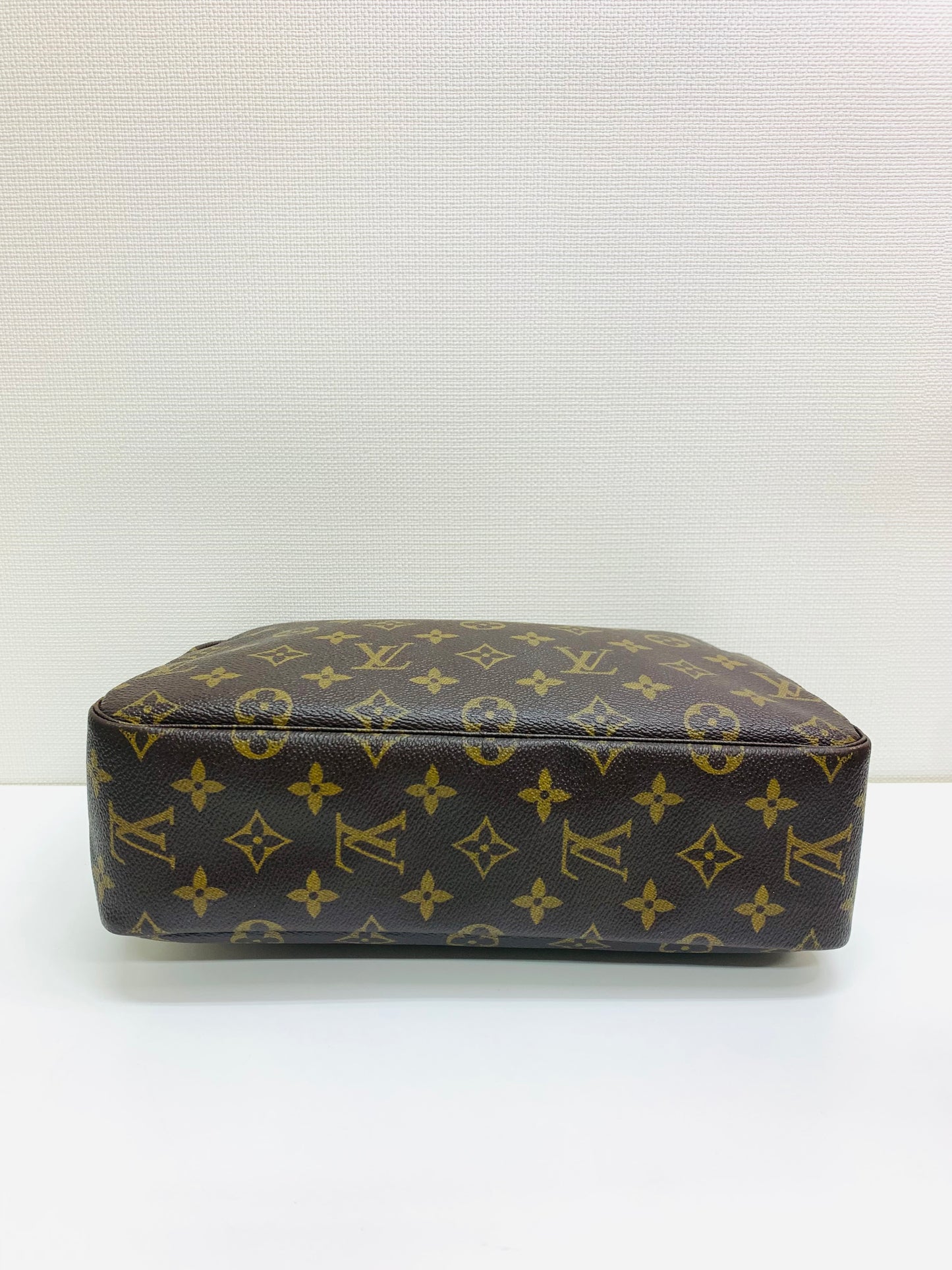 LOUIS VUITTON Trousse 28