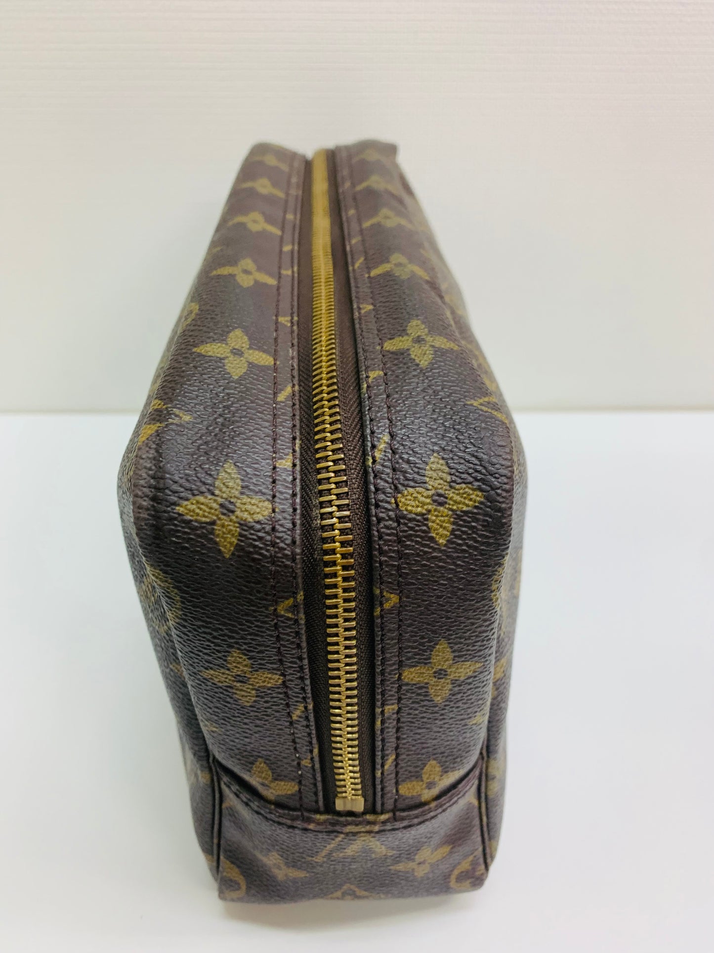 LOUIS VUITTON Trousse 28