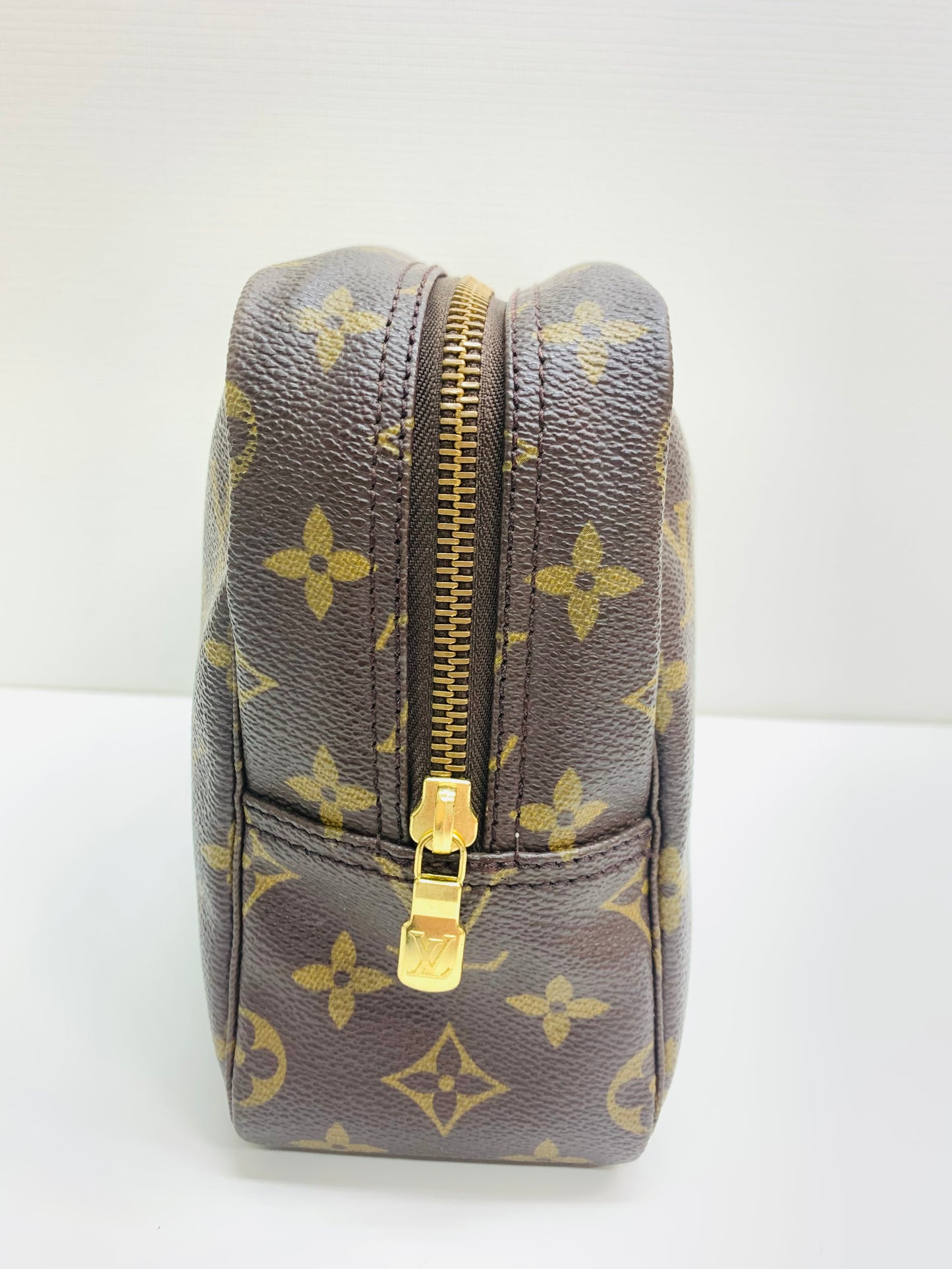LOUIS VUITTON Trousse 28