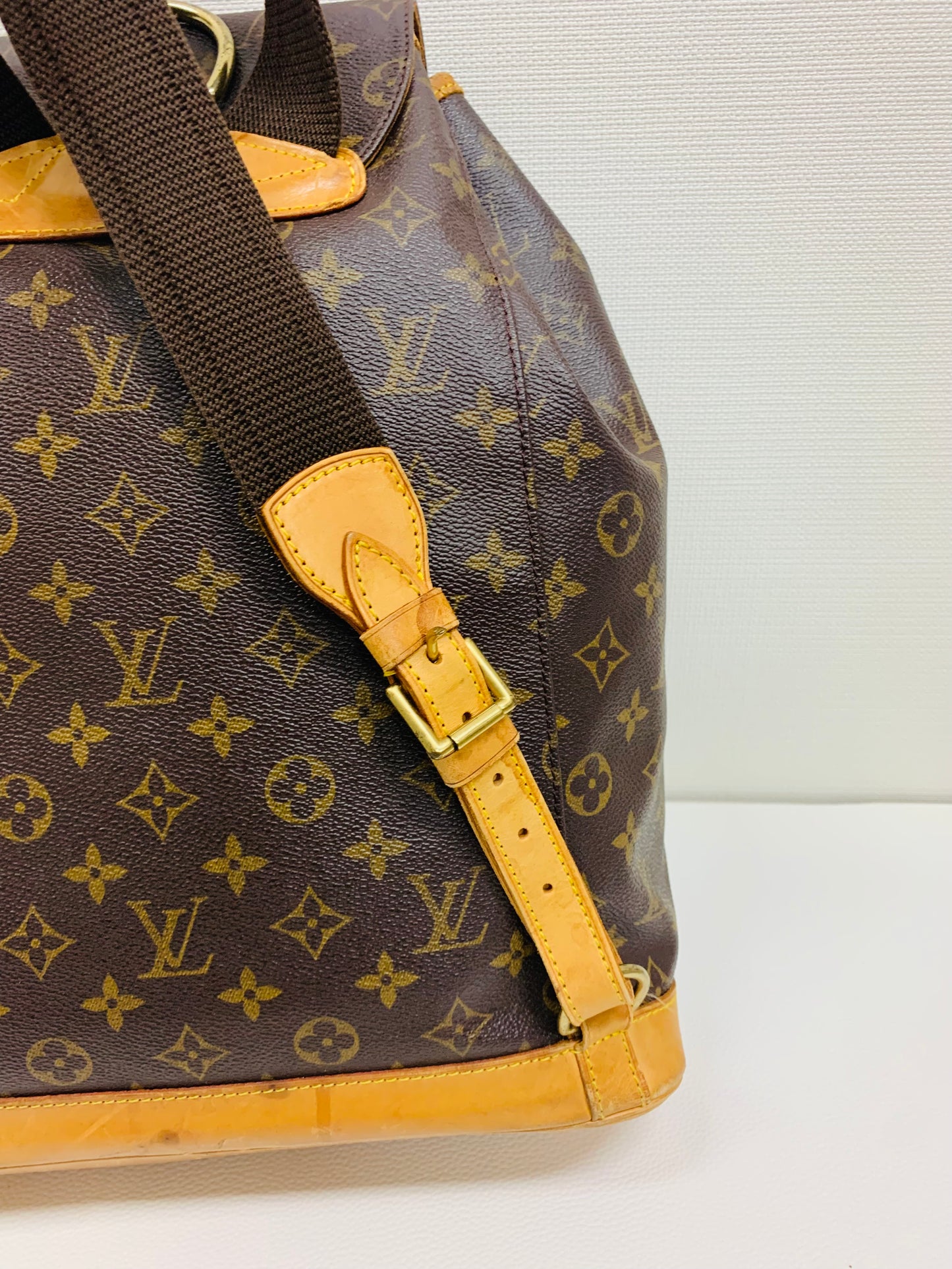 USED LOUIS VUITTON MONTSOURIES GM