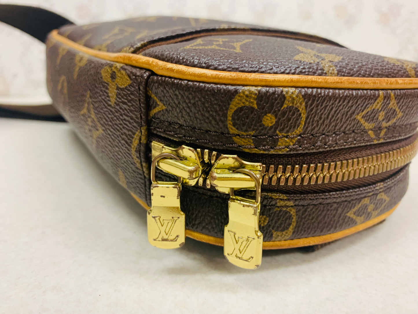 Louis Vuitton Monogram Pochette Gange body bag